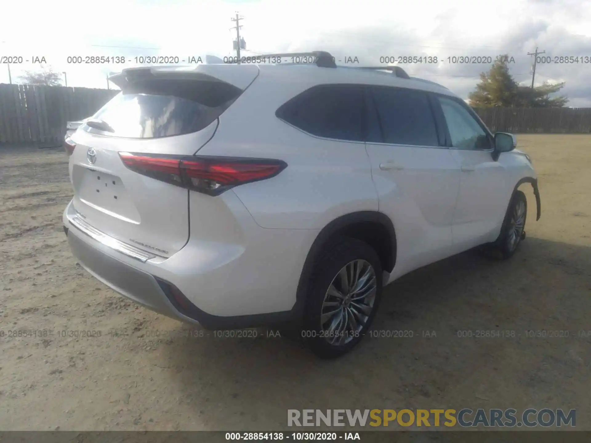 4 Photograph of a damaged car 5TDFZRBH2LS014989 TOYOTA HIGHLANDER 2020