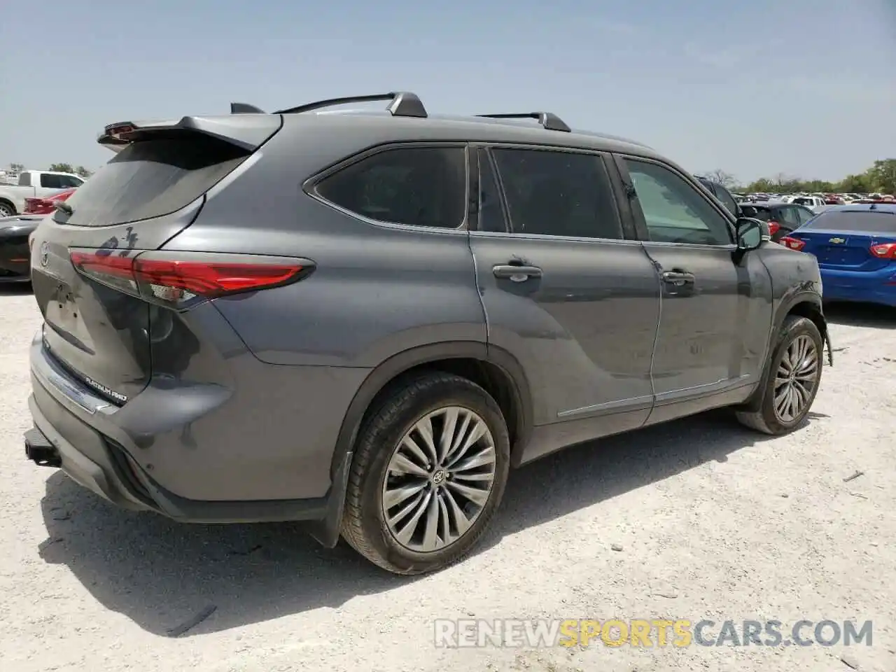 4 Photograph of a damaged car 5TDFZRBH2LS017293 TOYOTA HIGHLANDER 2020