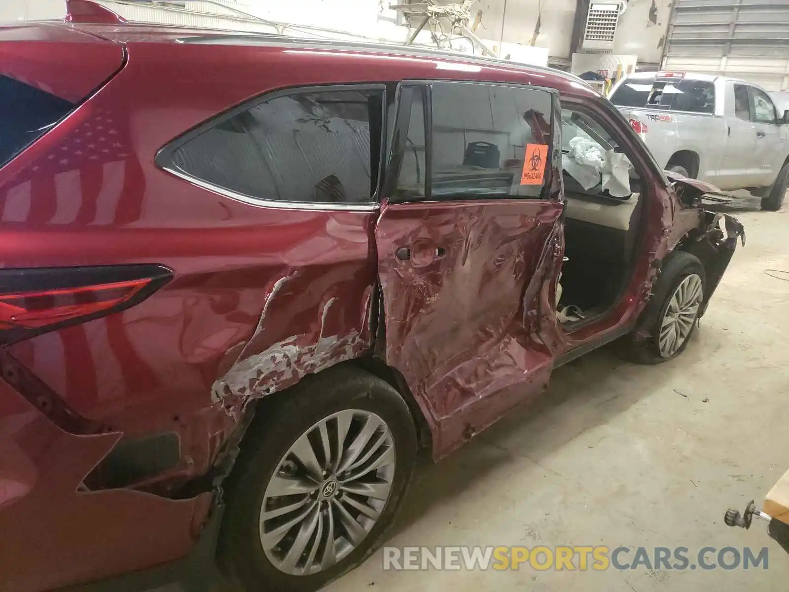 9 Photograph of a damaged car 5TDFZRBH2LS054439 TOYOTA HIGHLANDER 2020