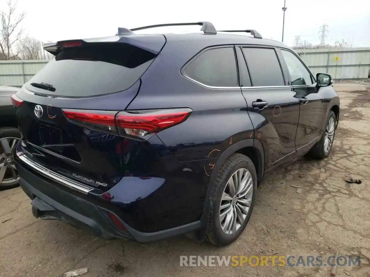 4 Photograph of a damaged car 5TDFZRBH3LS046205 TOYOTA HIGHLANDER 2020