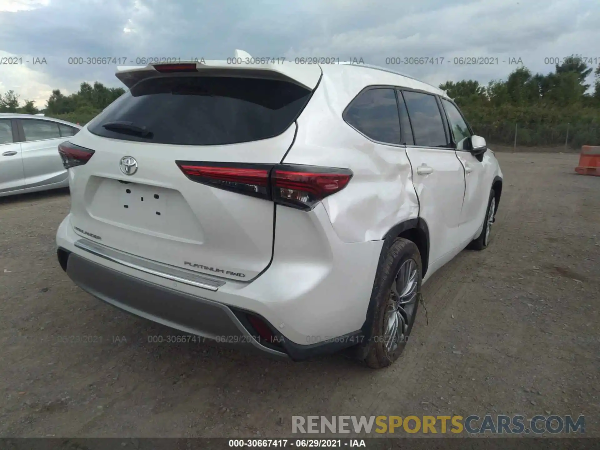 4 Photograph of a damaged car 5TDFZRBH3LS053199 TOYOTA HIGHLANDER 2020