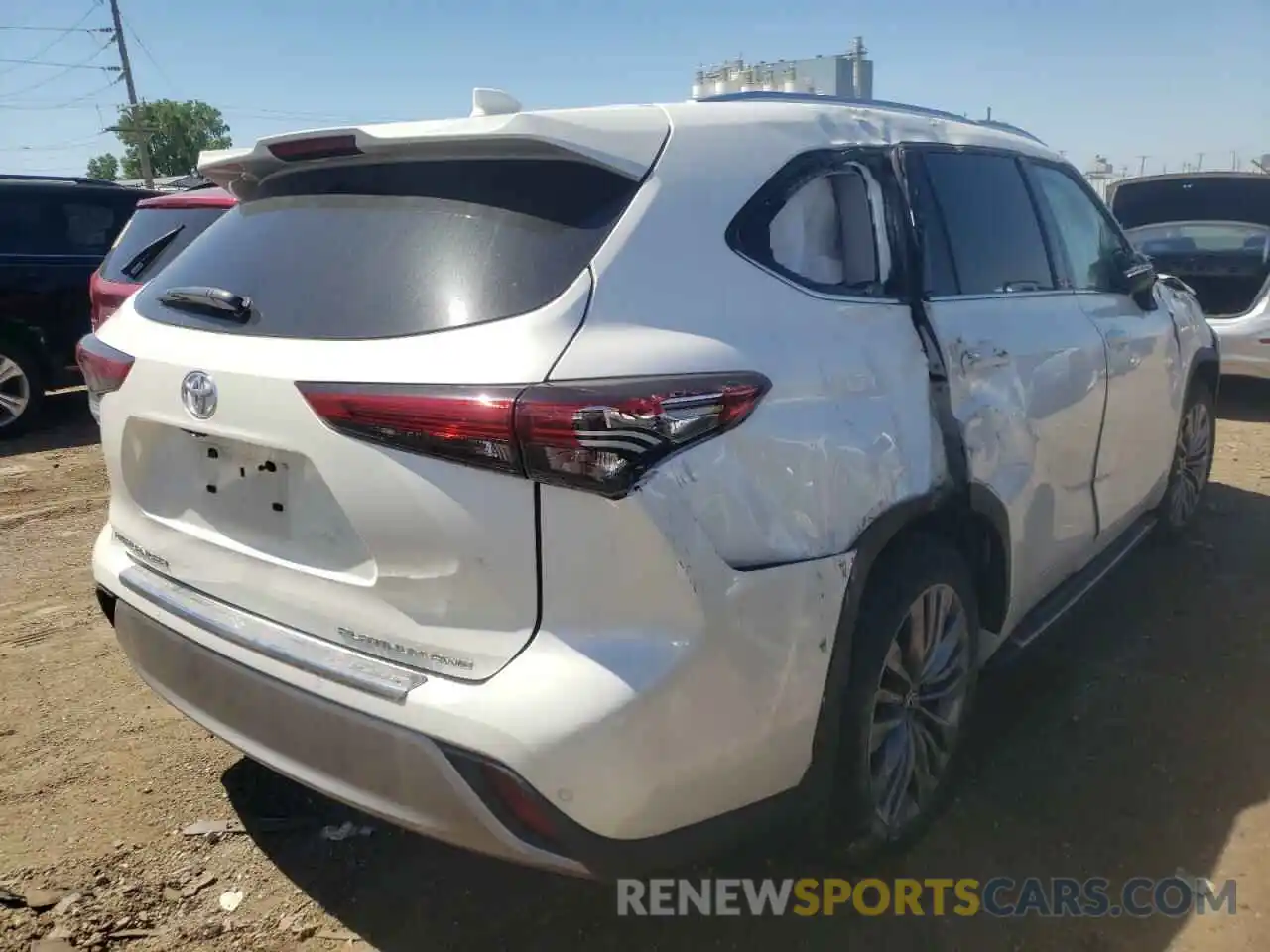 4 Photograph of a damaged car 5TDFZRBH5LS010516 TOYOTA HIGHLANDER 2020