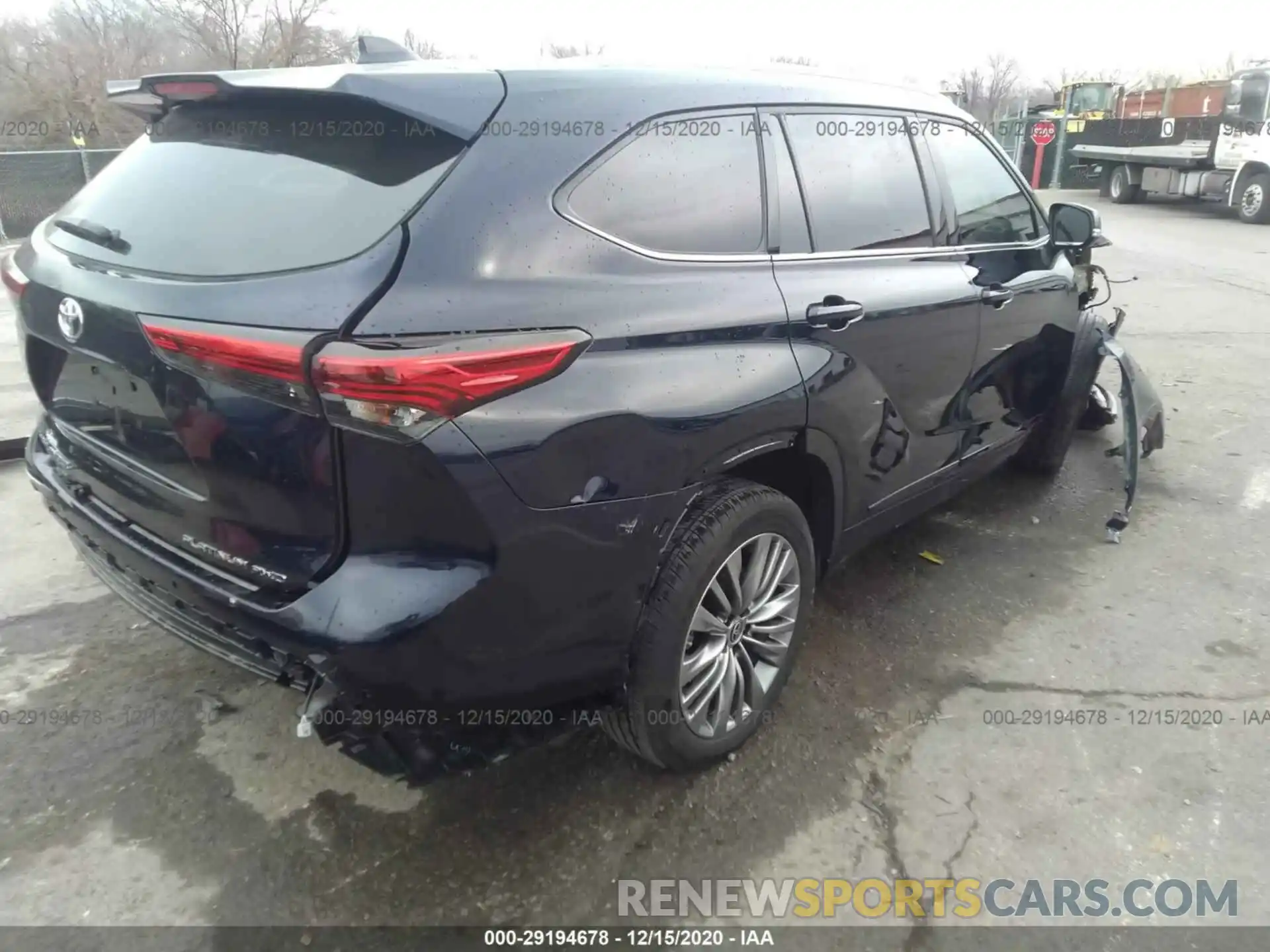 4 Photograph of a damaged car 5TDFZRBH5LS034895 TOYOTA HIGHLANDER 2020