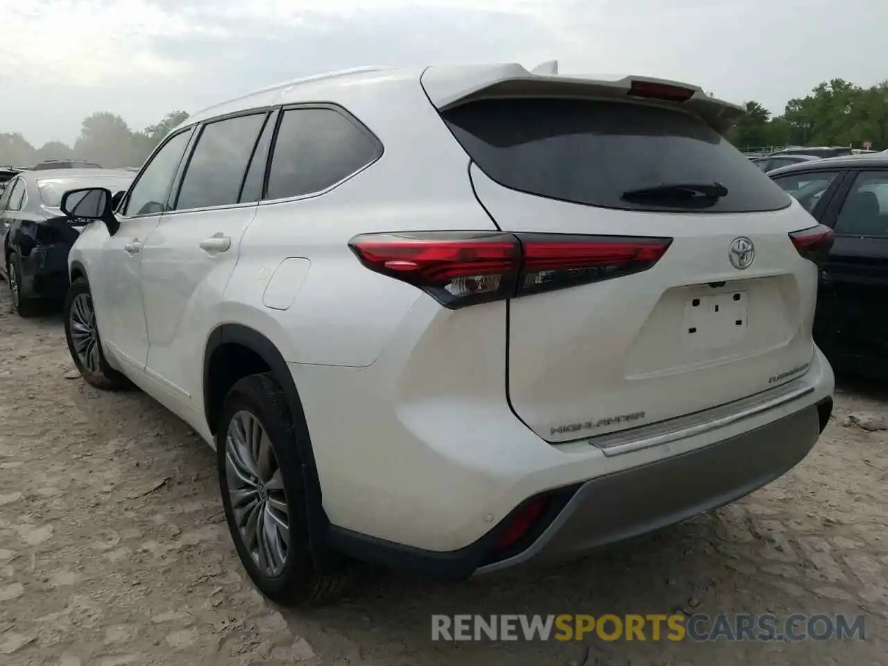 3 Photograph of a damaged car 5TDFZRBH5LS054001 TOYOTA HIGHLANDER 2020