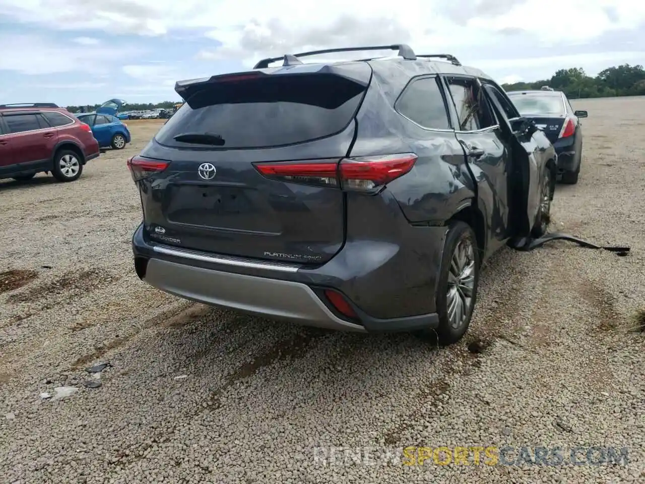 4 Photograph of a damaged car 5TDFZRBH6LS026627 TOYOTA HIGHLANDER 2020