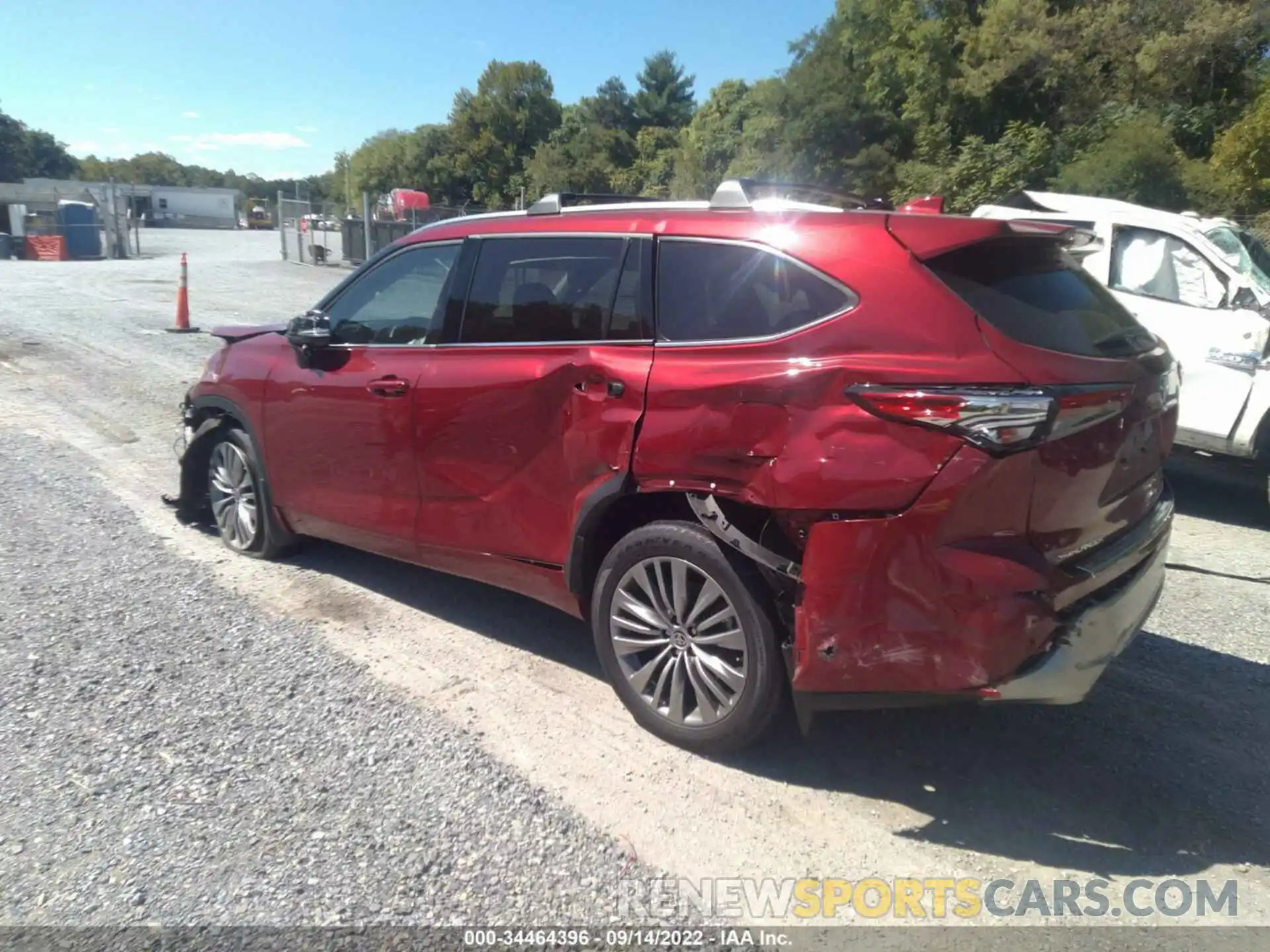 3 Photograph of a damaged car 5TDFZRBH6LS034209 TOYOTA HIGHLANDER 2020