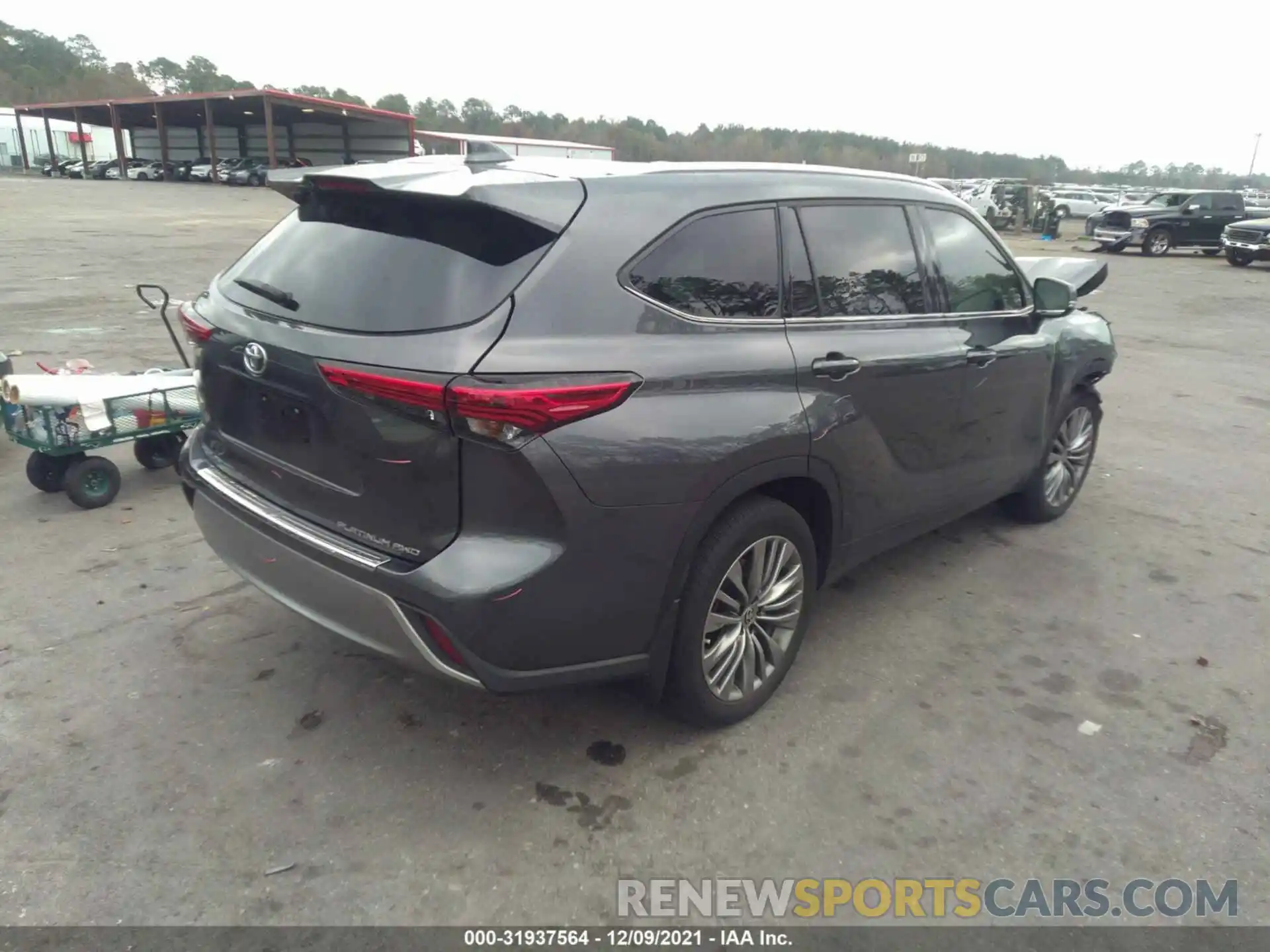 4 Photograph of a damaged car 5TDFZRBH7LS007682 TOYOTA HIGHLANDER 2020