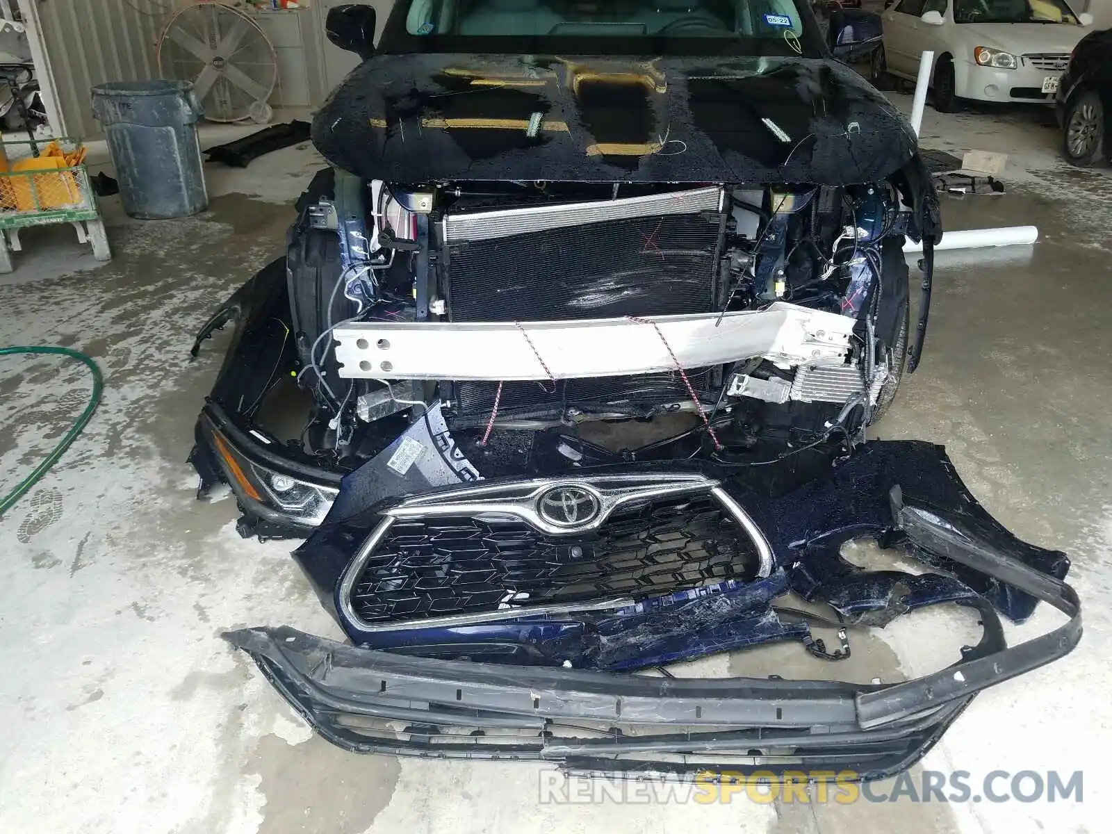 9 Photograph of a damaged car 5TDFZRBH7LS025230 TOYOTA HIGHLANDER 2020