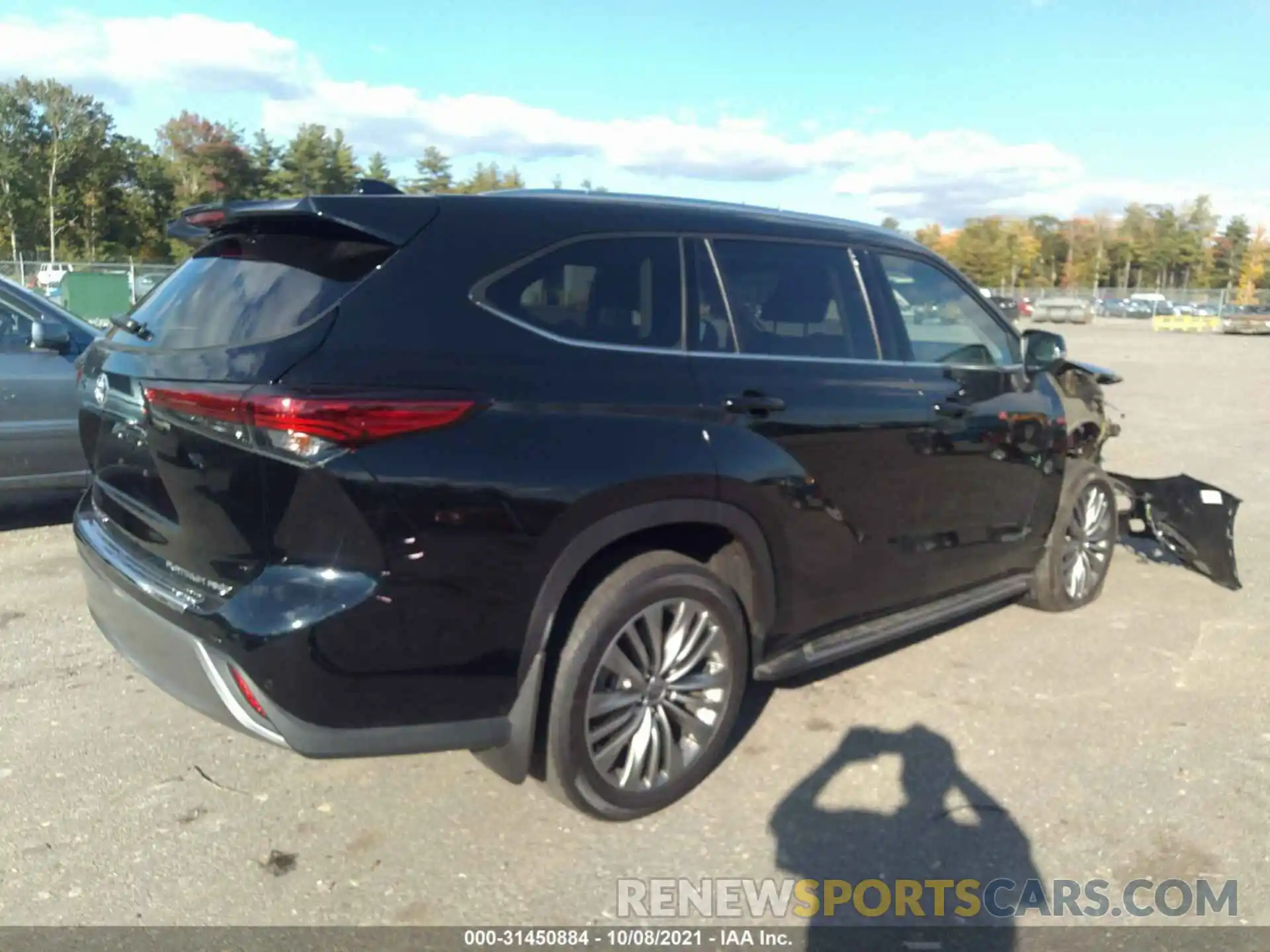 4 Photograph of a damaged car 5TDFZRBH8LS031389 TOYOTA HIGHLANDER 2020