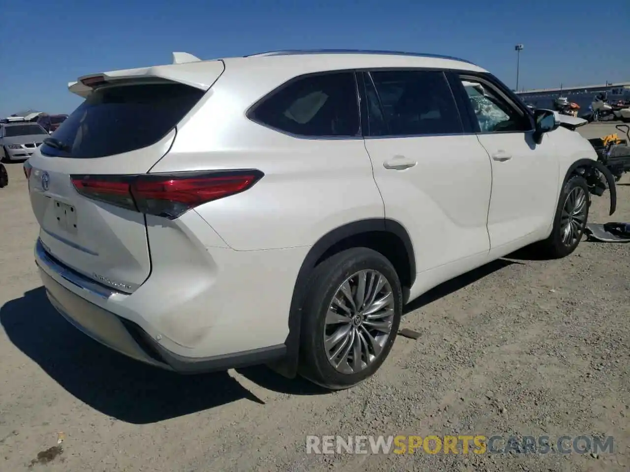 4 Photograph of a damaged car 5TDFZRBH8LS051089 TOYOTA HIGHLANDER 2020