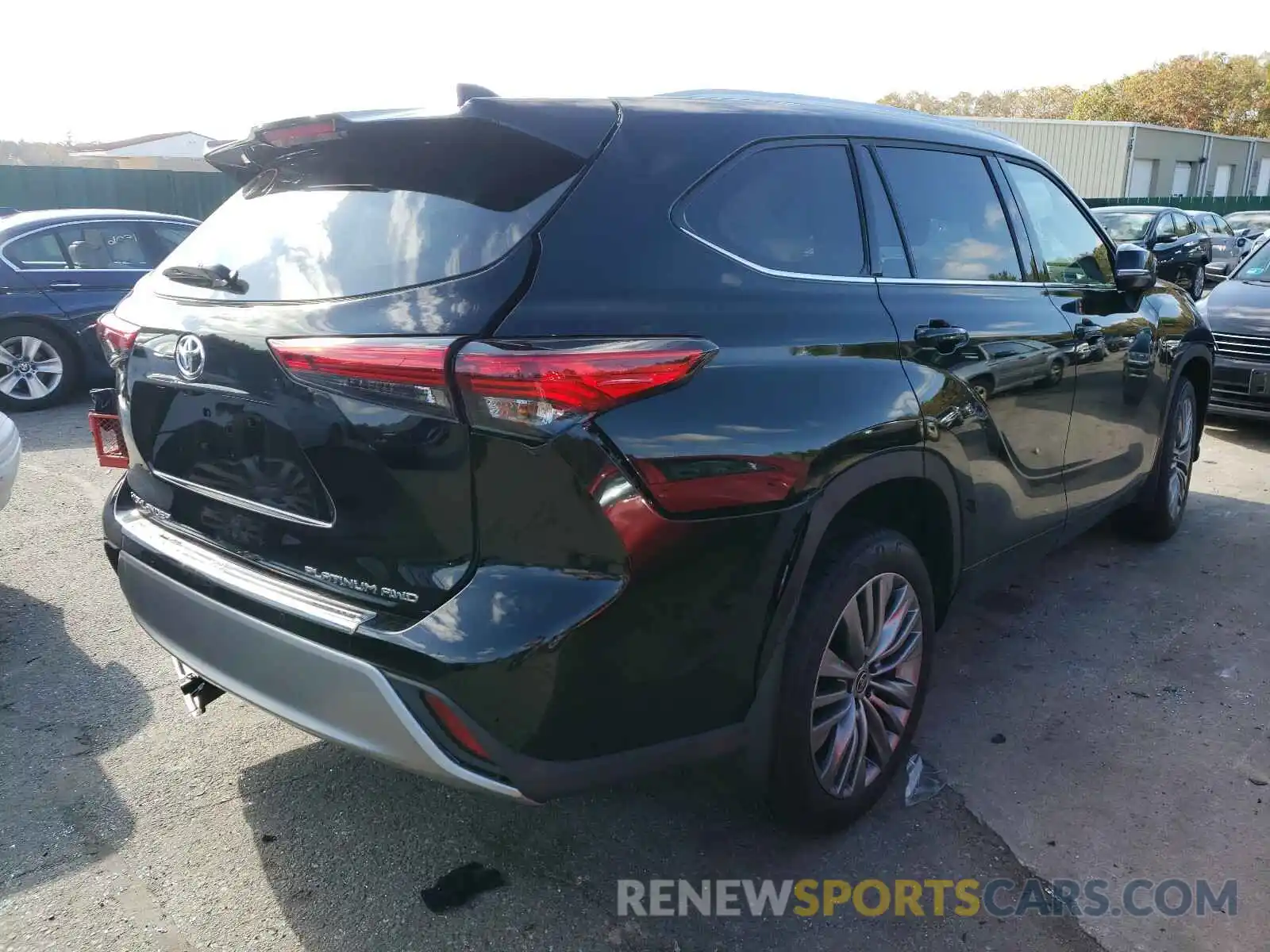 4 Photograph of a damaged car 5TDFZRBH8LS054784 TOYOTA HIGHLANDER 2020