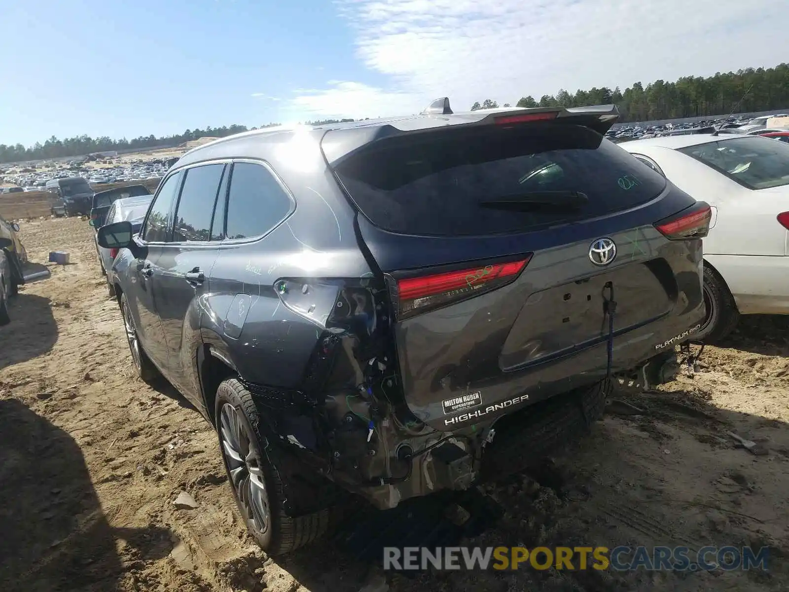 3 Photograph of a damaged car 5TDFZRBH9LS034334 TOYOTA HIGHLANDER 2020