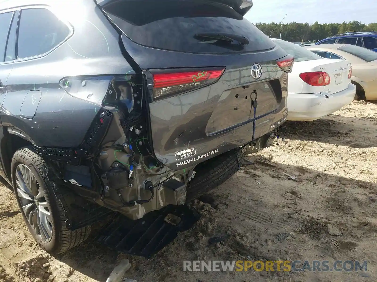 9 Photograph of a damaged car 5TDFZRBH9LS034334 TOYOTA HIGHLANDER 2020