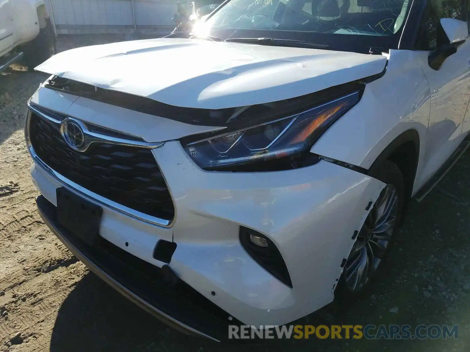 9 Photograph of a damaged car 5TDFZRBH9LS045303 TOYOTA HIGHLANDER 2020