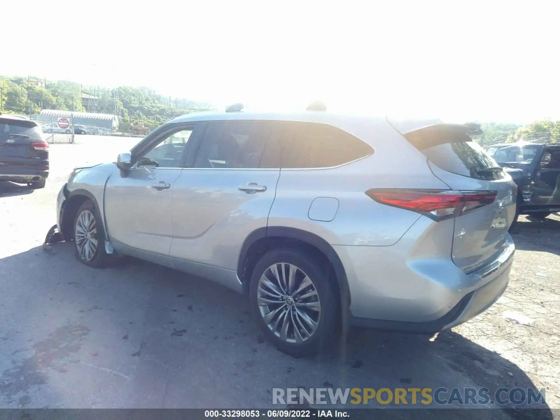 3 Photograph of a damaged car 5TDFZRBH9LS053238 TOYOTA HIGHLANDER 2020