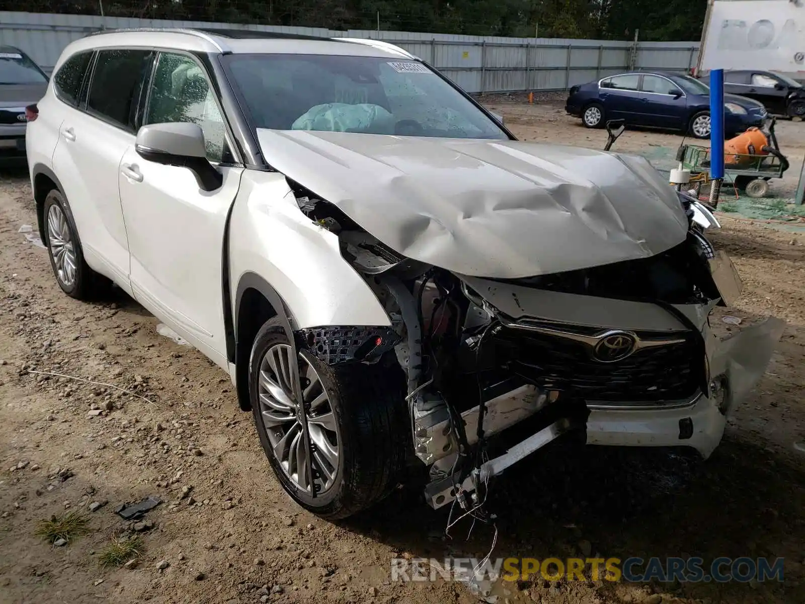 1 Photograph of a damaged car 5TDFZRBHXLS030132 TOYOTA HIGHLANDER 2020