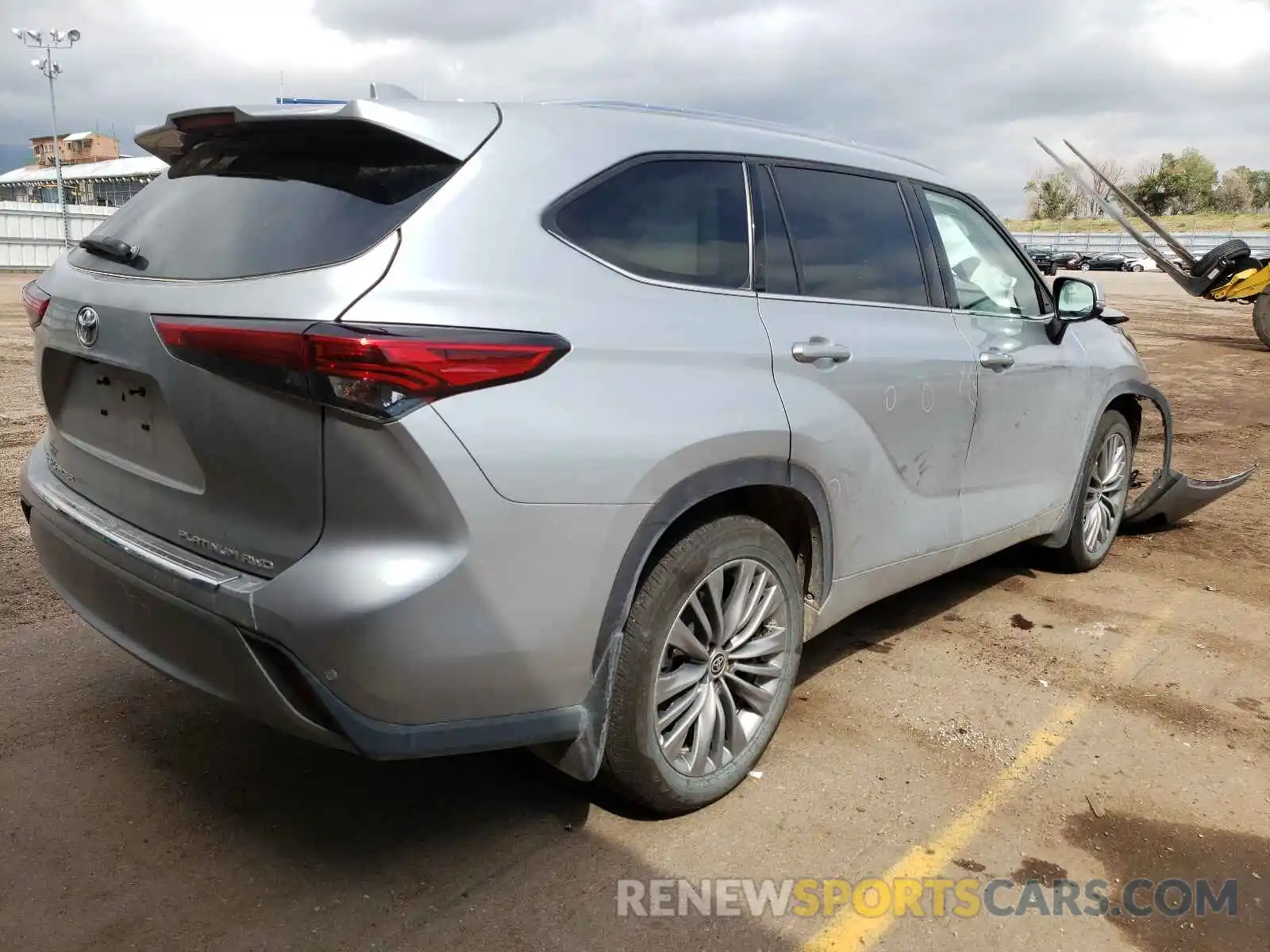 4 Photograph of a damaged car 5TDFZRBHXLS037789 TOYOTA HIGHLANDER 2020