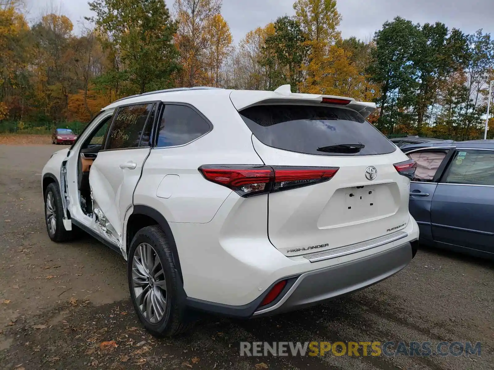 3 Photograph of a damaged car 5TDFZRBHXLS051112 TOYOTA HIGHLANDER 2020