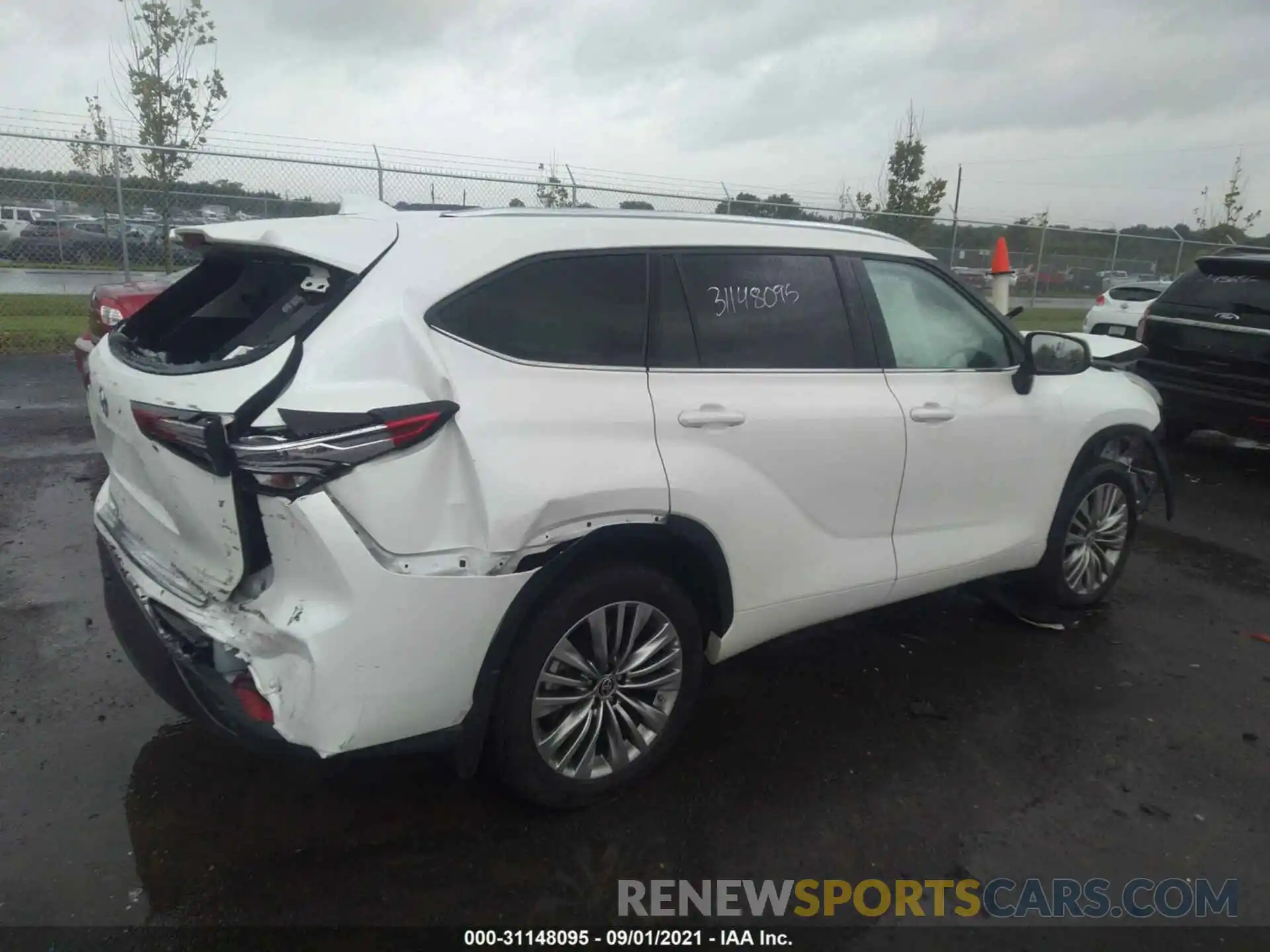 4 Photograph of a damaged car 5TDFZRBHXLS052602 TOYOTA HIGHLANDER 2020