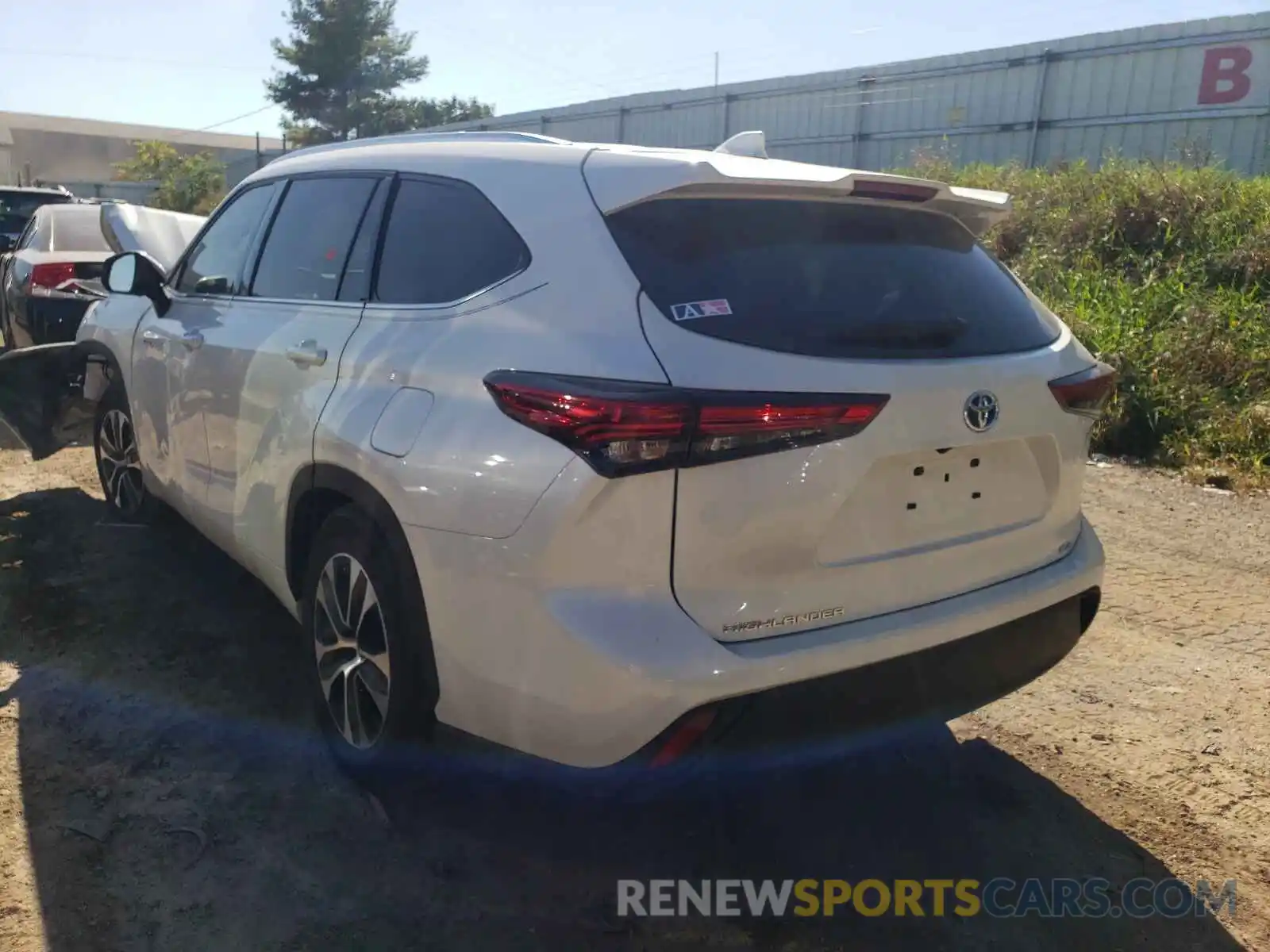 3 Photograph of a damaged car 5TDGARAH5LS502069 TOYOTA HIGHLANDER 2020