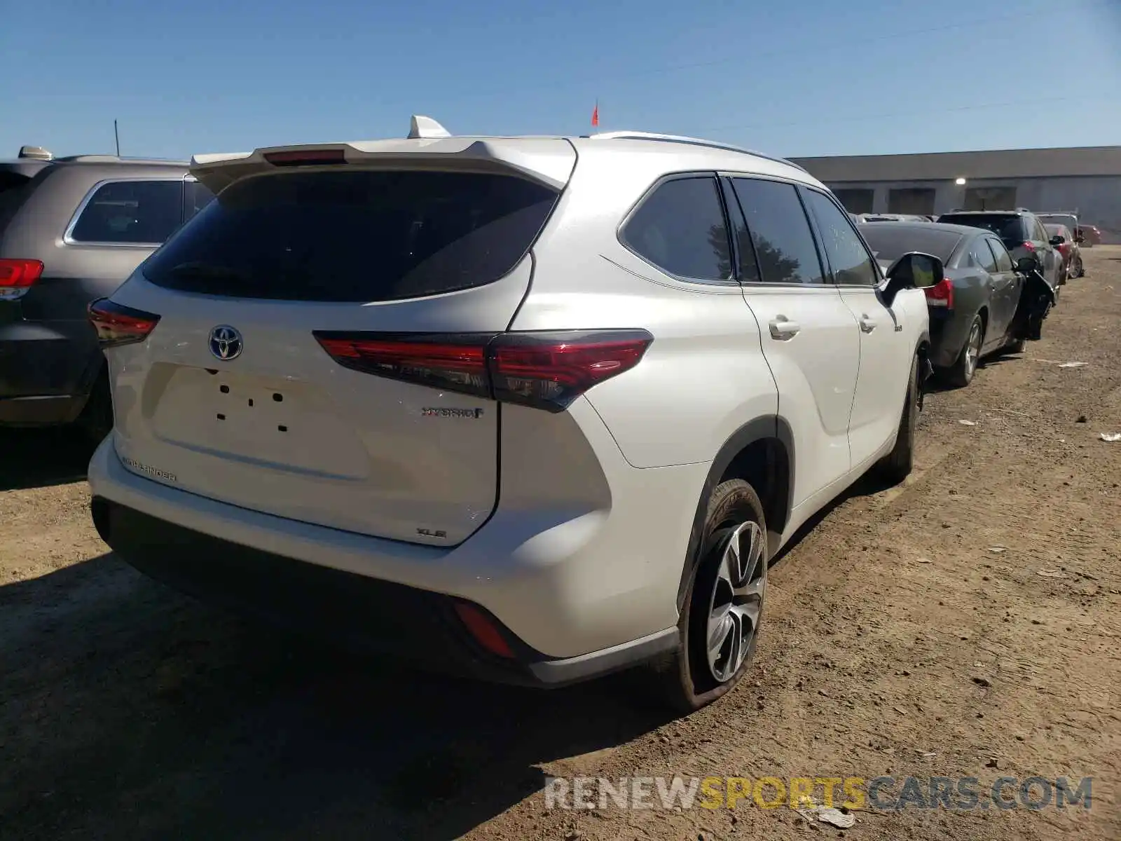 4 Photograph of a damaged car 5TDGARAH5LS502069 TOYOTA HIGHLANDER 2020