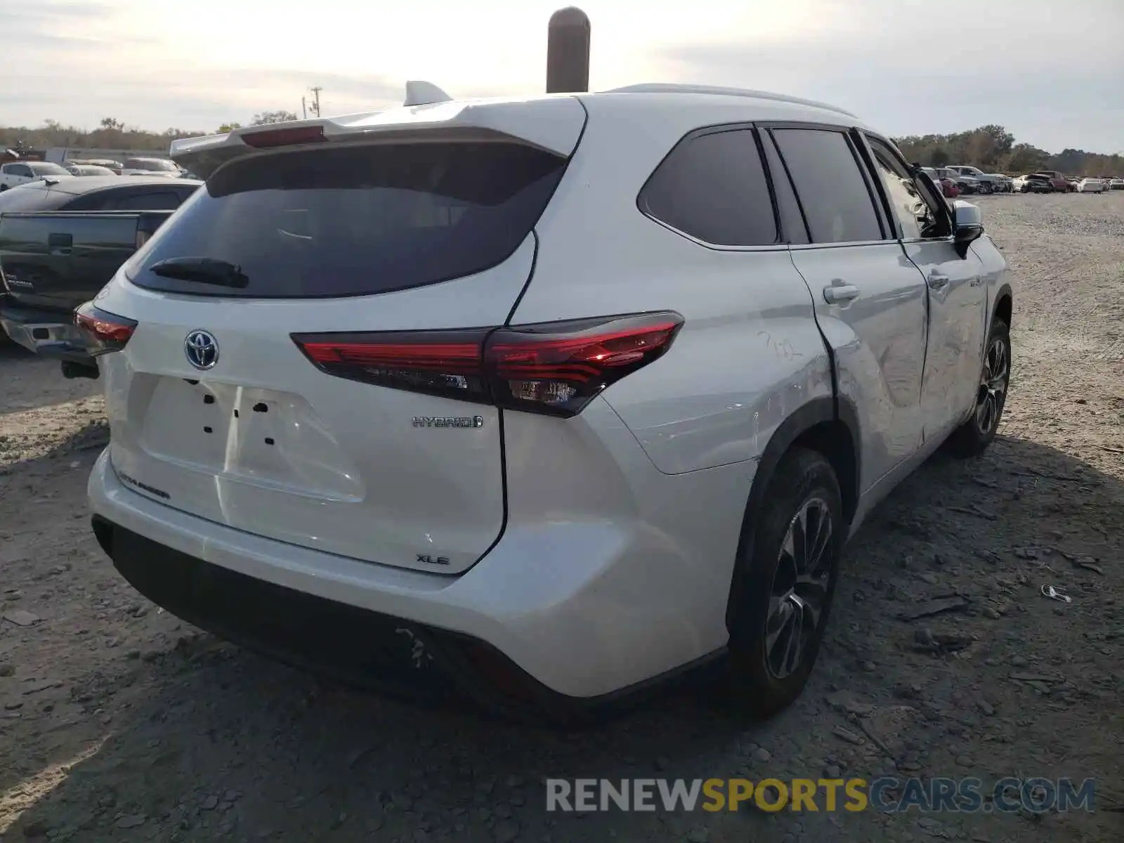 4 Photograph of a damaged car 5TDGARAH9LS500020 TOYOTA HIGHLANDER 2020