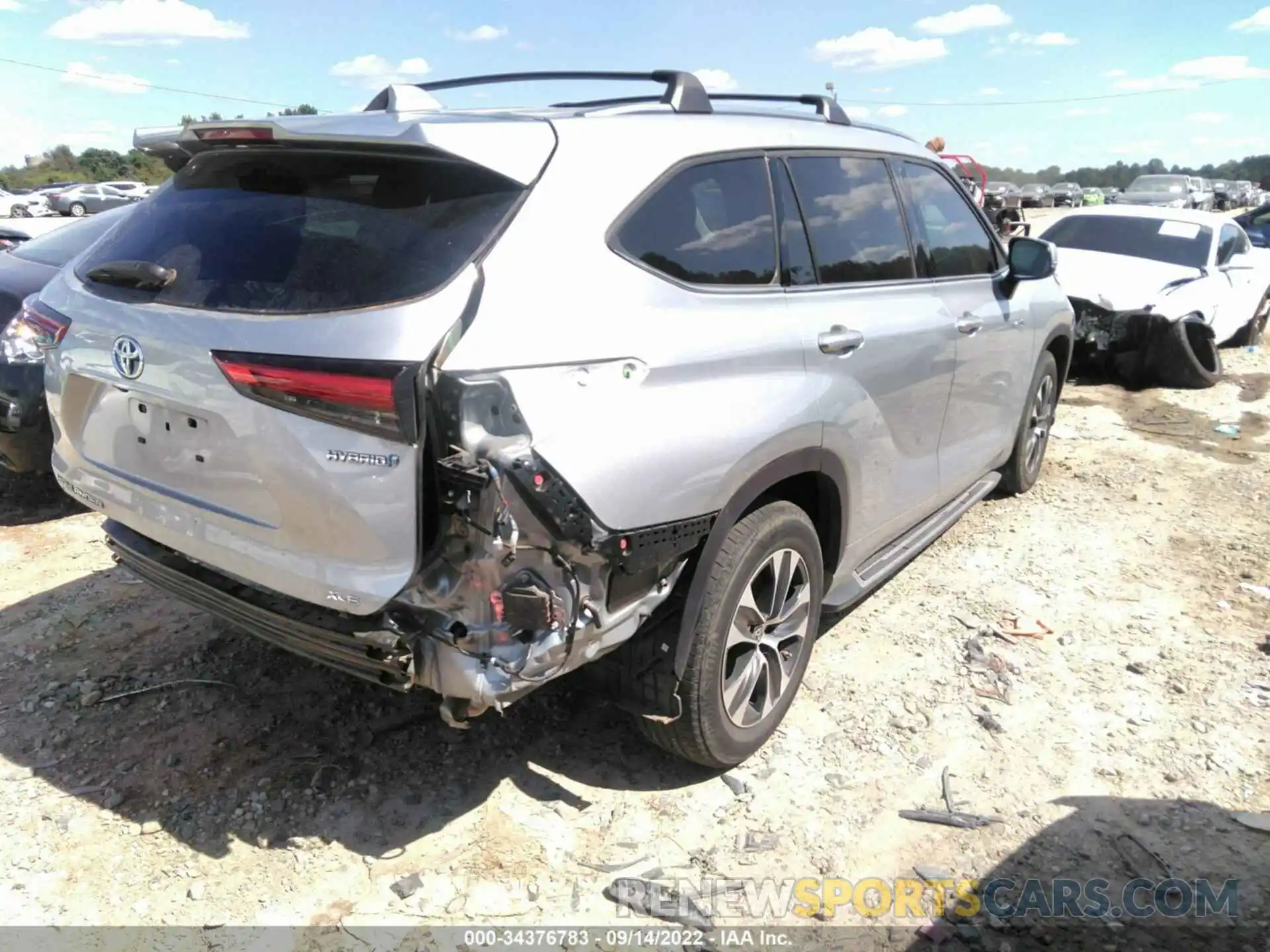 4 Photograph of a damaged car 5TDGARAH9LS500065 TOYOTA HIGHLANDER 2020