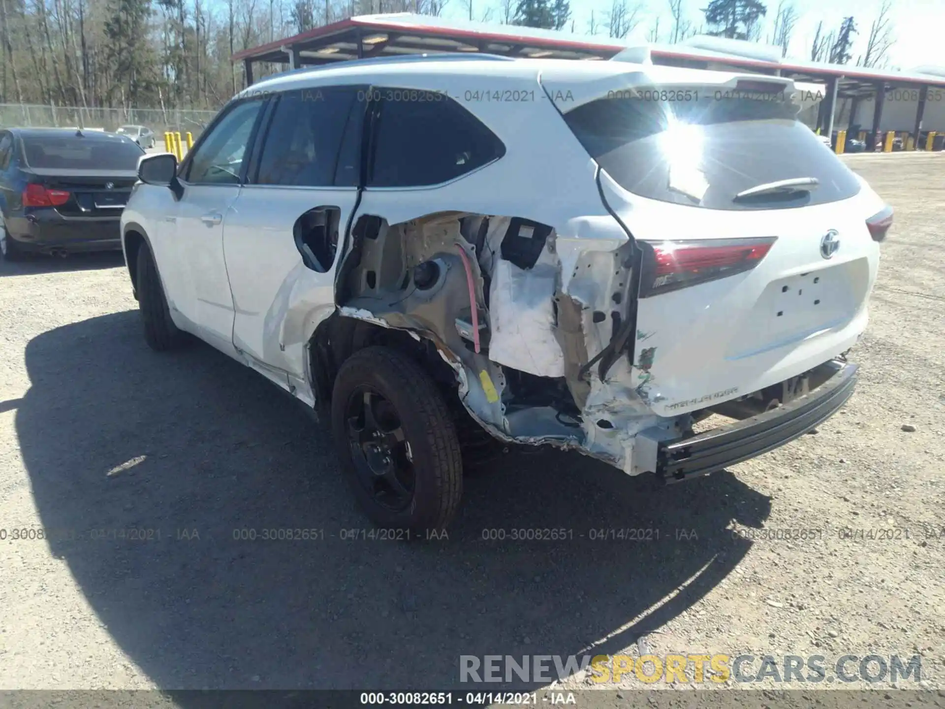 3 Photograph of a damaged car 5TDGBRCH0LS505861 TOYOTA HIGHLANDER 2020