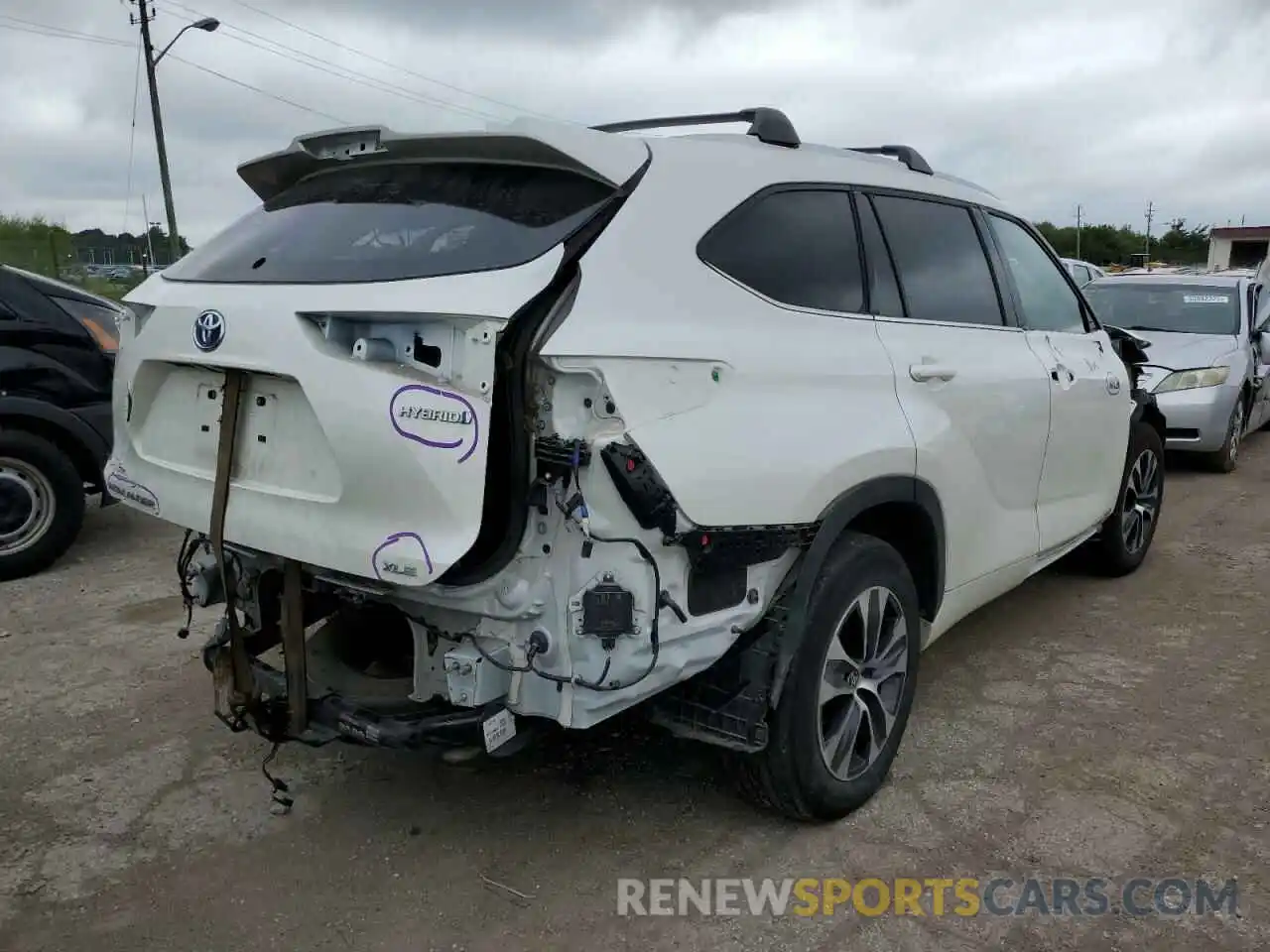 4 Photograph of a damaged car 5TDGBRCH0LS509344 TOYOTA HIGHLANDER 2020