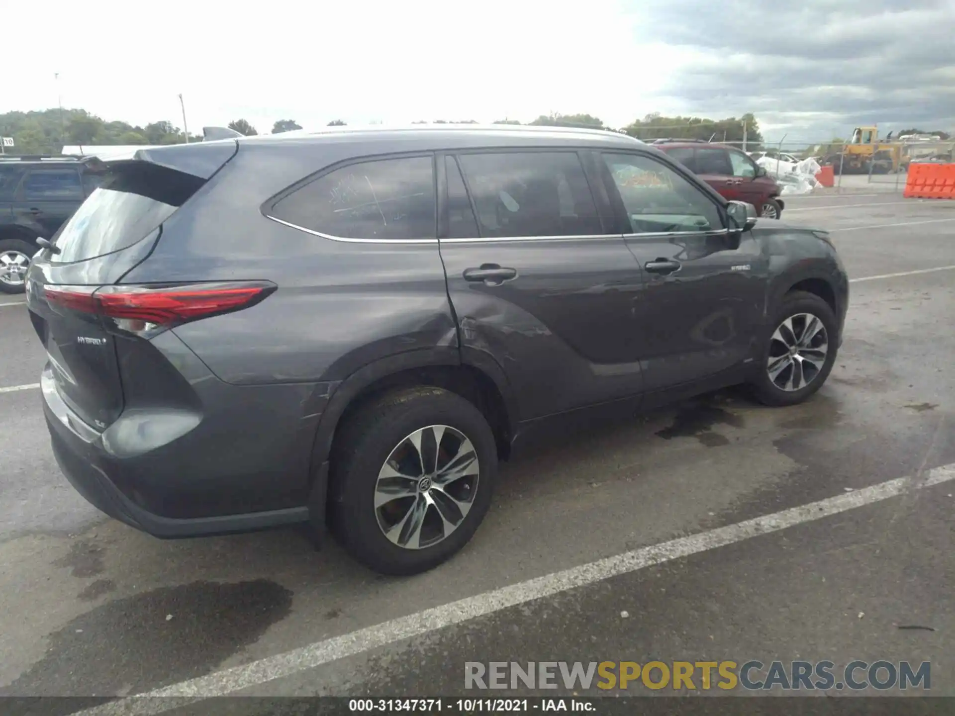 4 Photograph of a damaged car 5TDGBRCH1LS506890 TOYOTA HIGHLANDER 2020