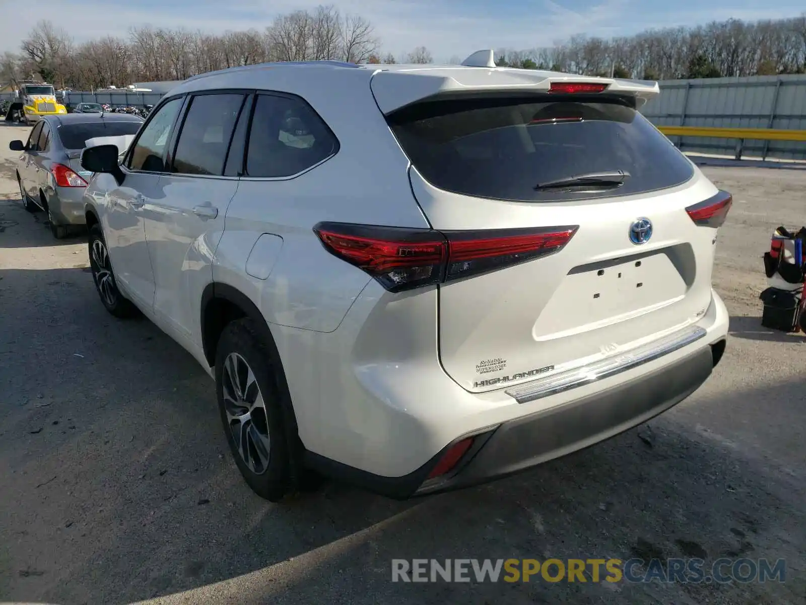 3 Photograph of a damaged car 5TDGBRCH2LS511371 TOYOTA HIGHLANDER 2020