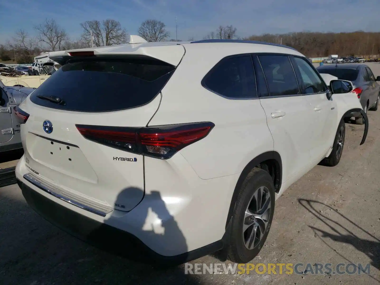 4 Photograph of a damaged car 5TDGBRCH2LS511371 TOYOTA HIGHLANDER 2020