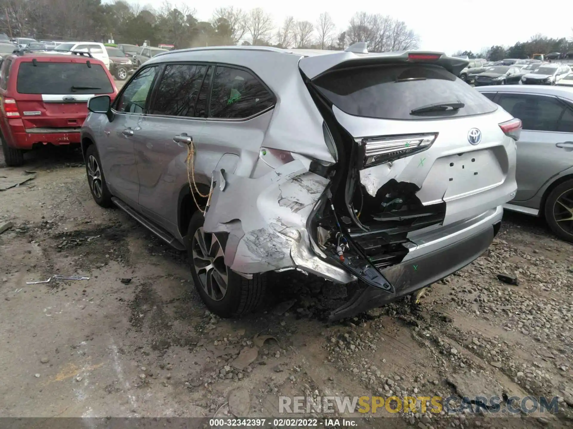 3 Photograph of a damaged car 5TDGBRCH6LS514046 TOYOTA HIGHLANDER 2020