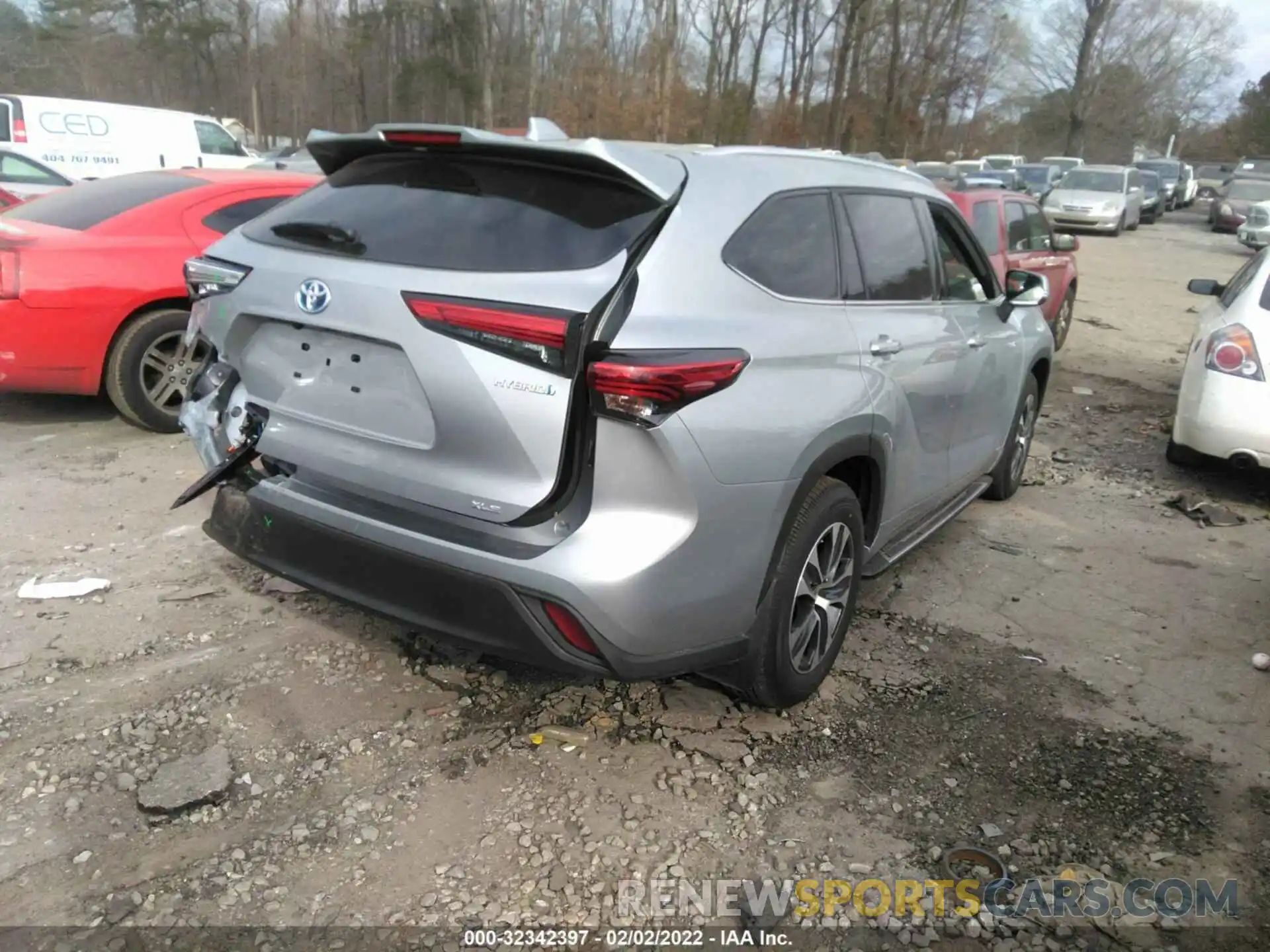 4 Photograph of a damaged car 5TDGBRCH6LS514046 TOYOTA HIGHLANDER 2020