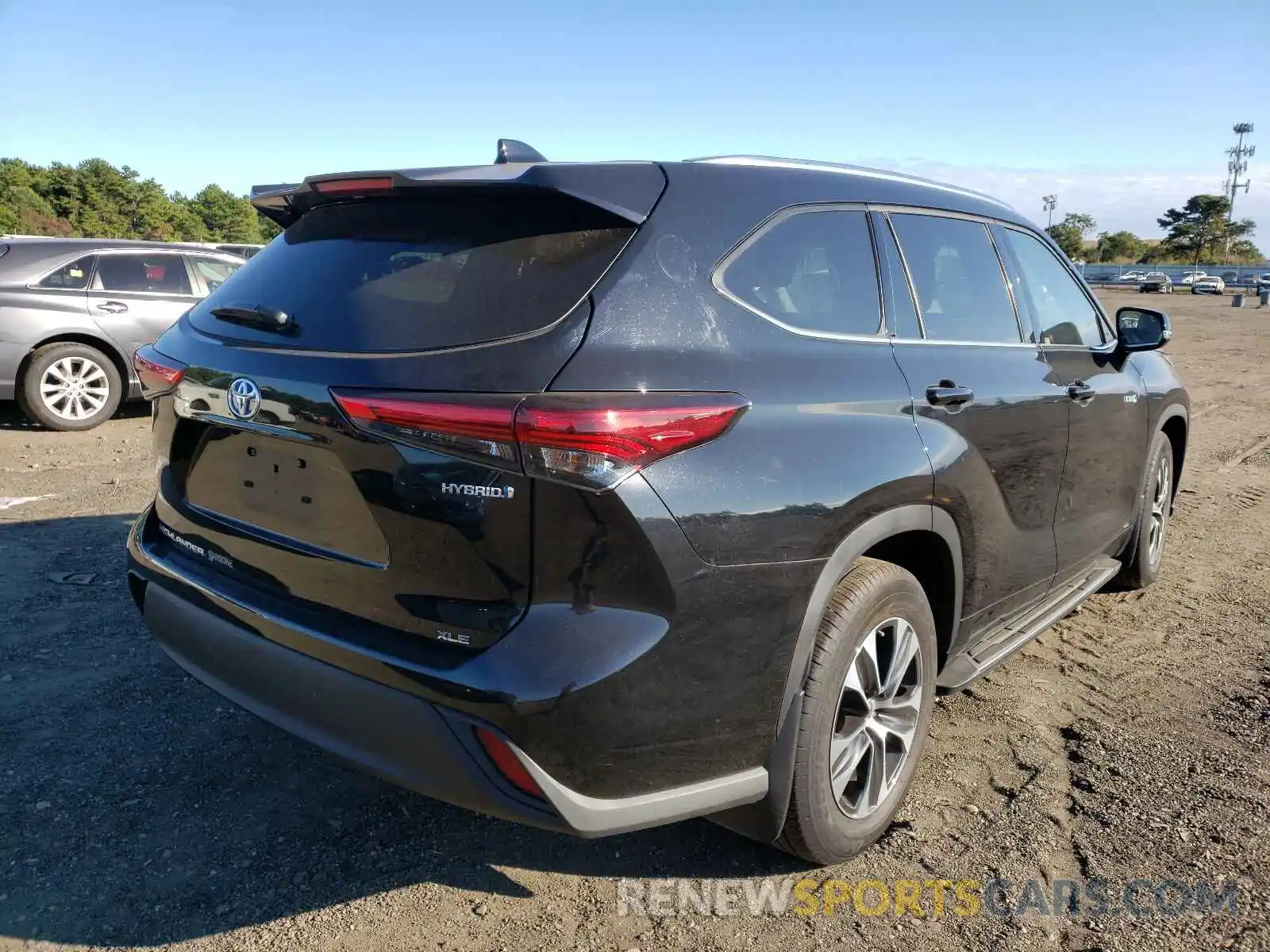 4 Photograph of a damaged car 5TDGBRCH7LS508143 TOYOTA HIGHLANDER 2020