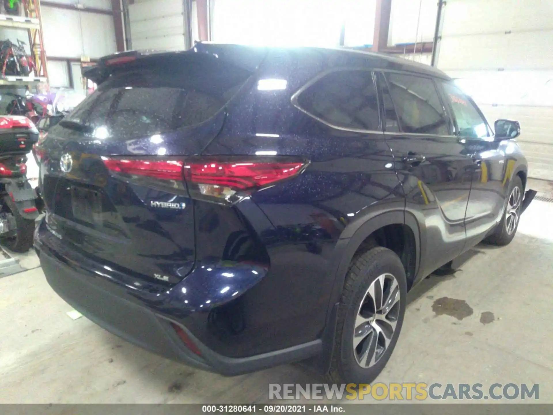 4 Photograph of a damaged car 5TDGBRCH8LS511987 TOYOTA HIGHLANDER 2020