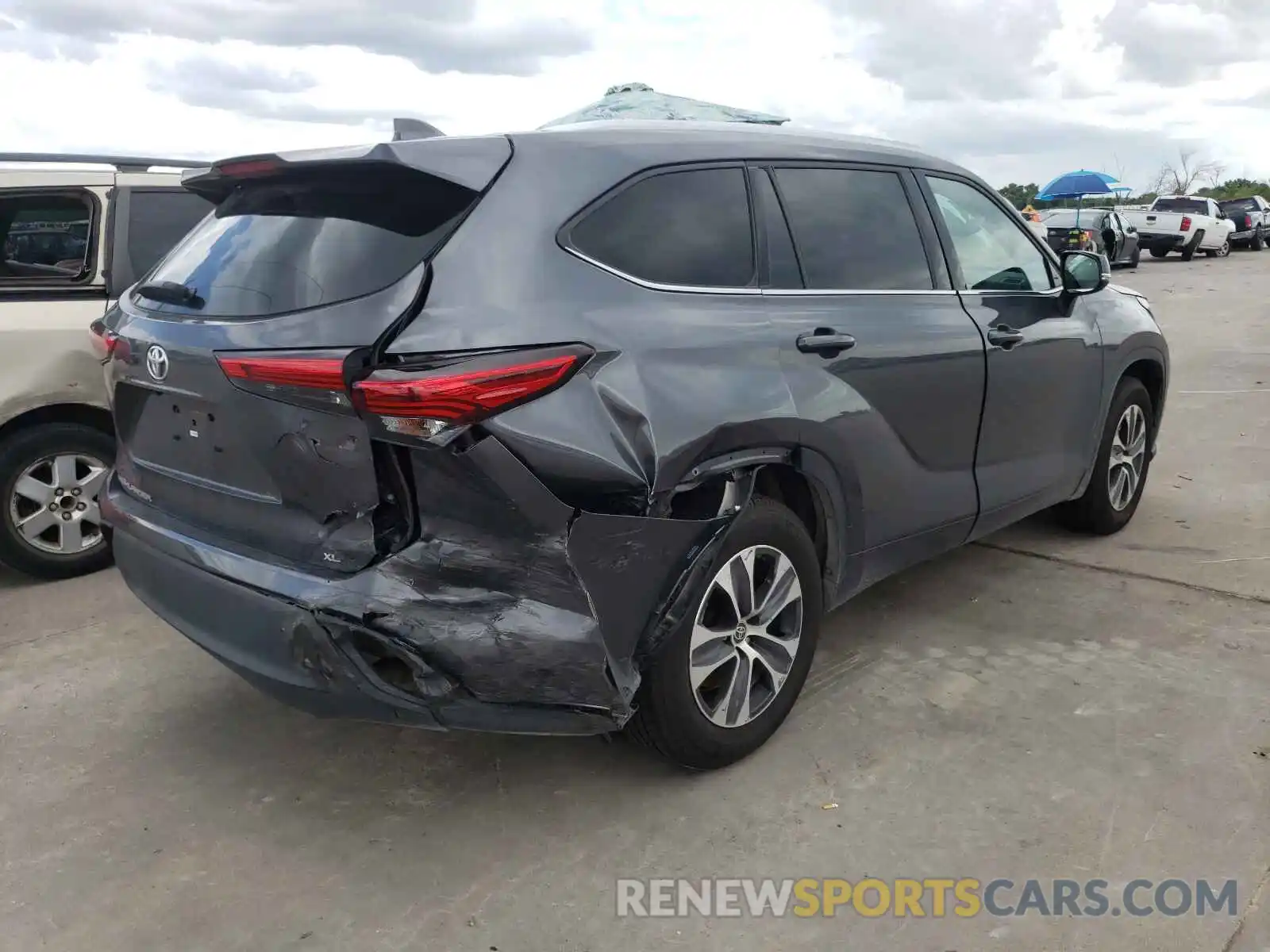 4 Photograph of a damaged car 5TDGZRAH0LS005374 TOYOTA HIGHLANDER 2020