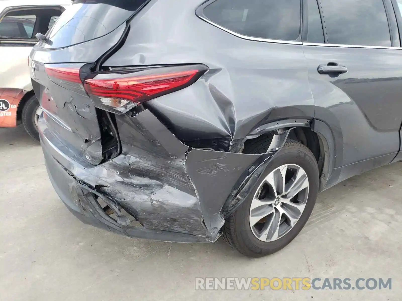 9 Photograph of a damaged car 5TDGZRAH0LS005374 TOYOTA HIGHLANDER 2020