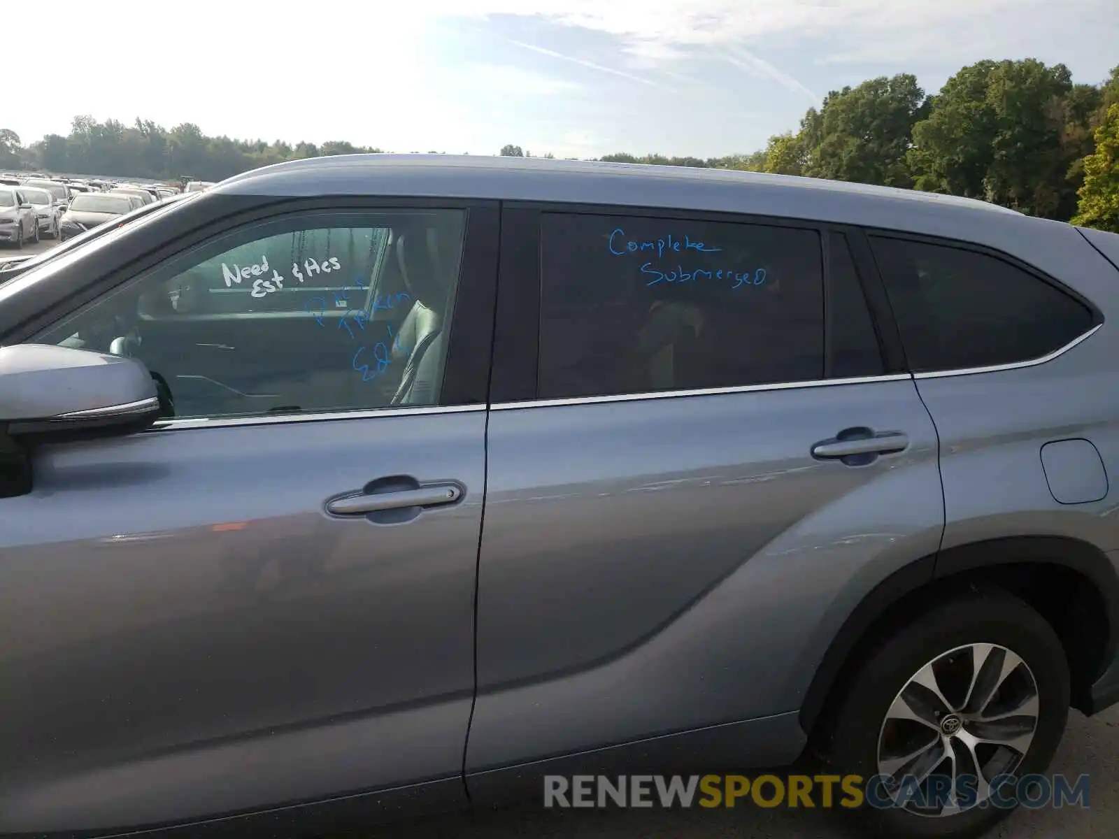 9 Photograph of a damaged car 5TDGZRAH0LS012471 TOYOTA HIGHLANDER 2020