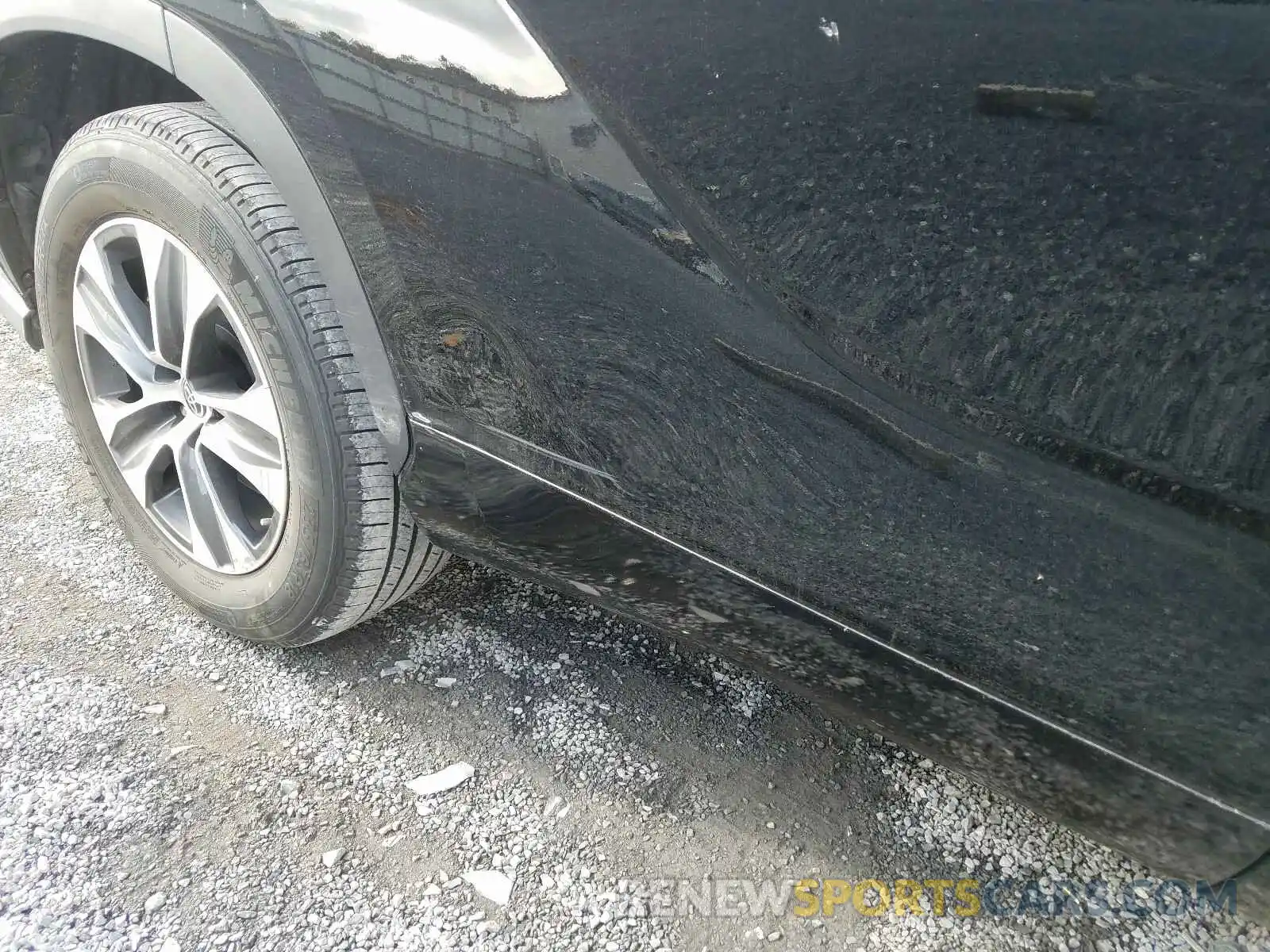 9 Photograph of a damaged car 5TDGZRAH0LS504465 TOYOTA HIGHLANDER 2020