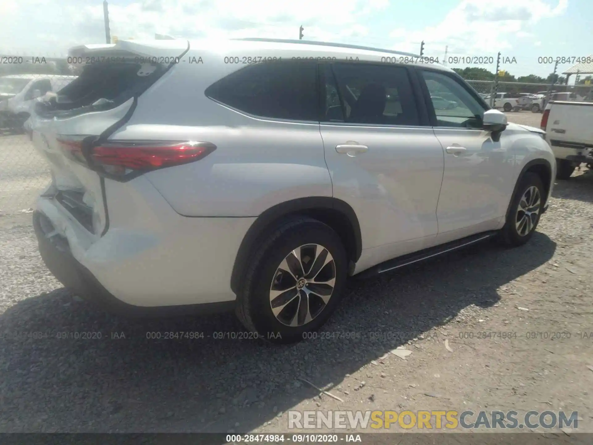 4 Photograph of a damaged car 5TDGZRAH0LS504692 TOYOTA HIGHLANDER 2020