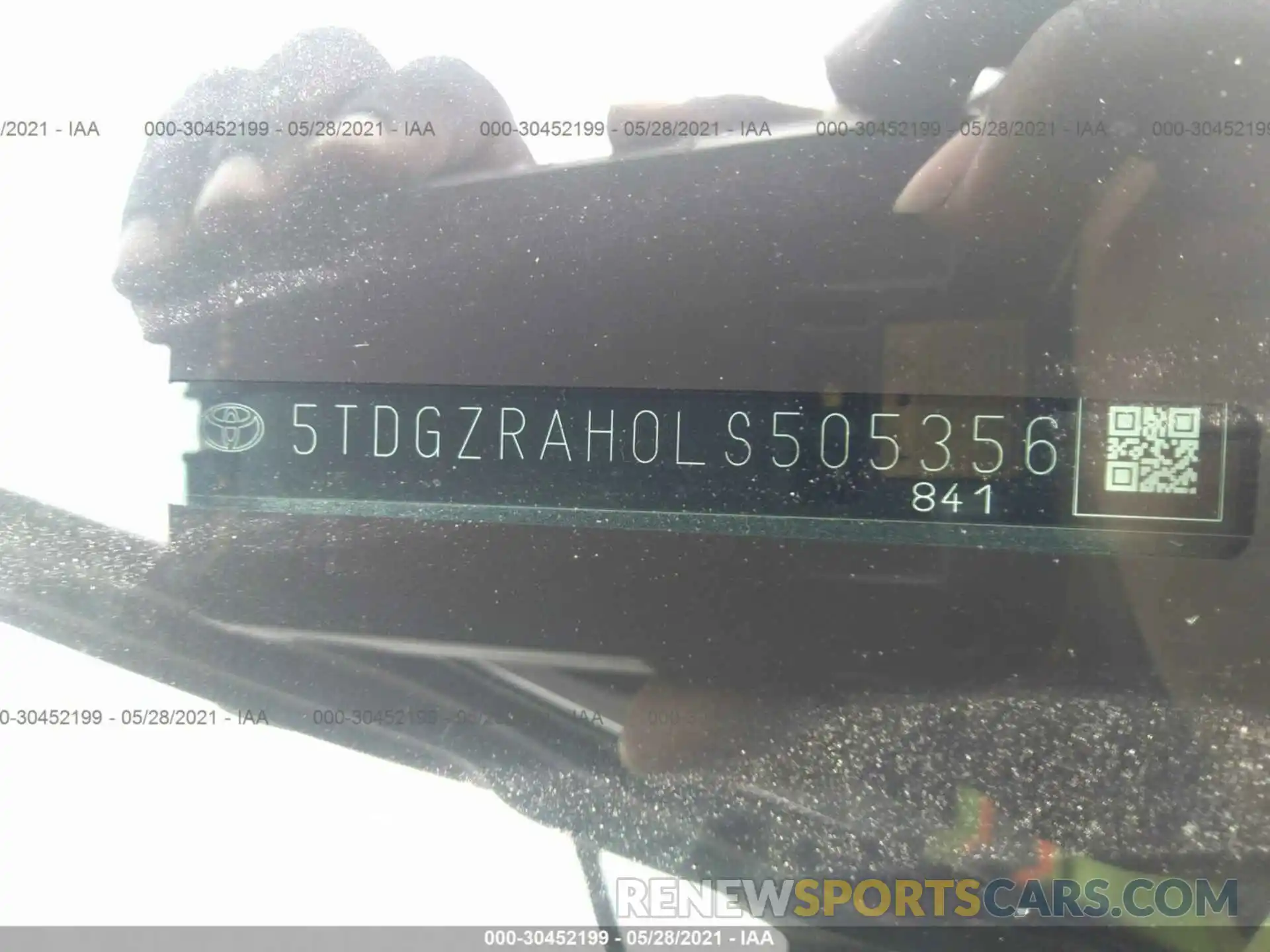 9 Photograph of a damaged car 5TDGZRAH0LS505356 TOYOTA HIGHLANDER 2020