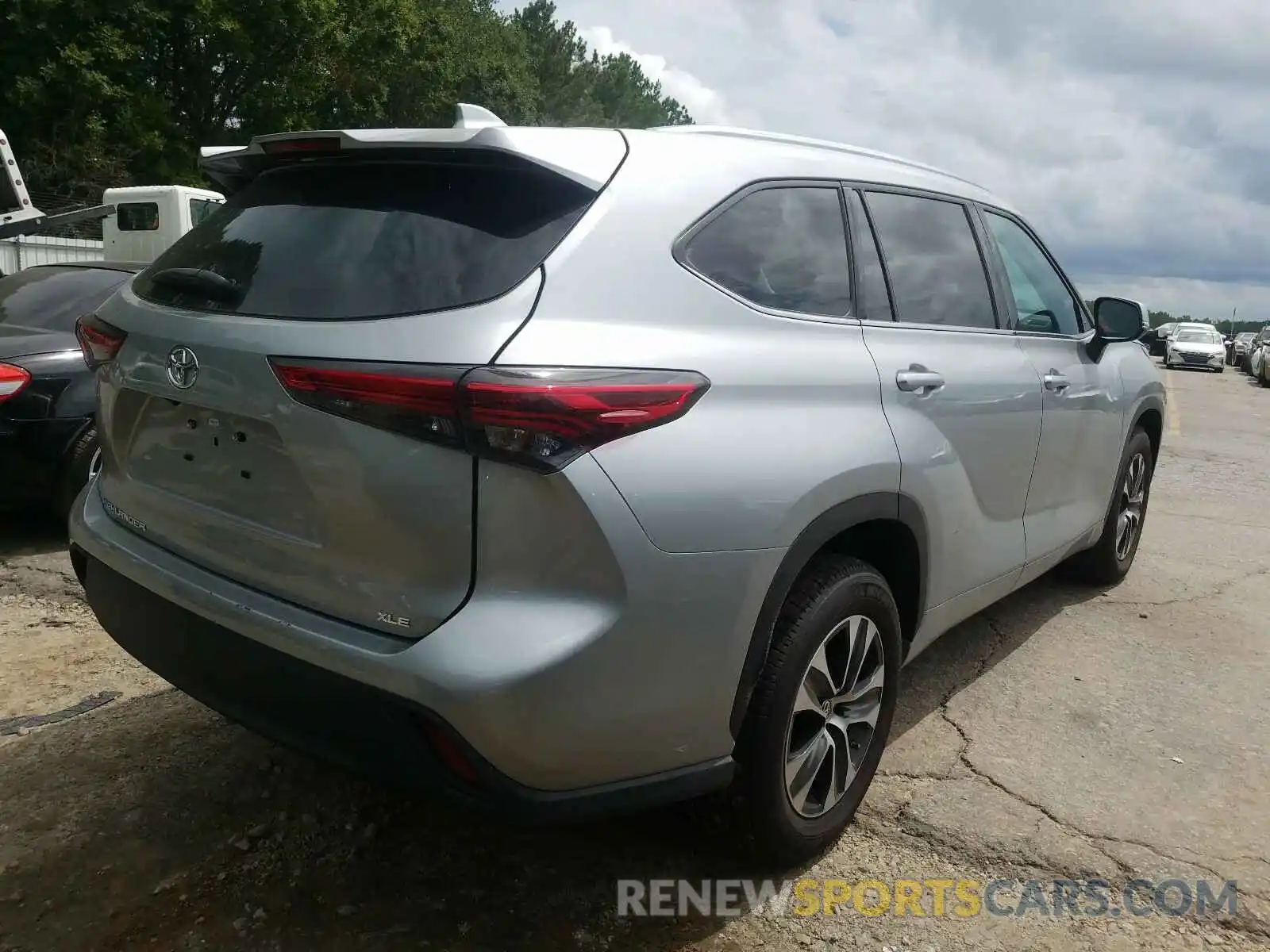 4 Photograph of a damaged car 5TDGZRAH0LS505678 TOYOTA HIGHLANDER 2020