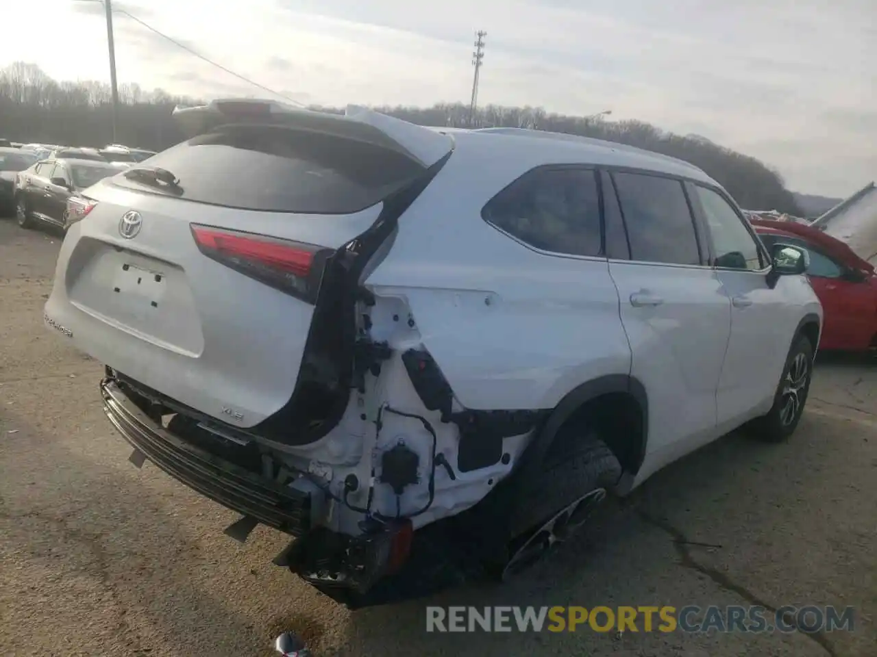 4 Photograph of a damaged car 5TDGZRAH1LS008087 TOYOTA HIGHLANDER 2020