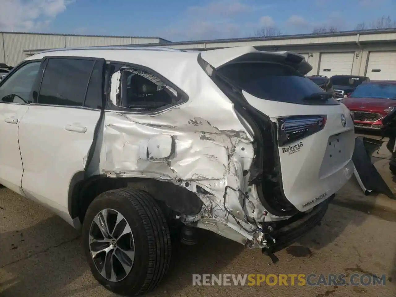 9 Photograph of a damaged car 5TDGZRAH1LS008087 TOYOTA HIGHLANDER 2020