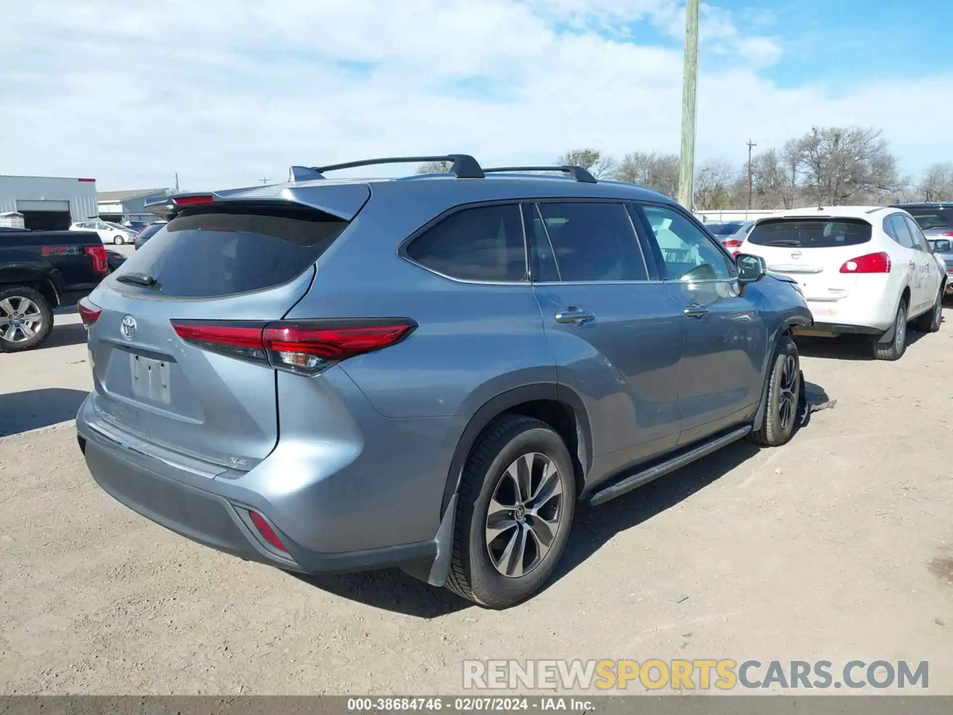 4 Photograph of a damaged car 5TDGZRAH1LS020319 TOYOTA HIGHLANDER 2020