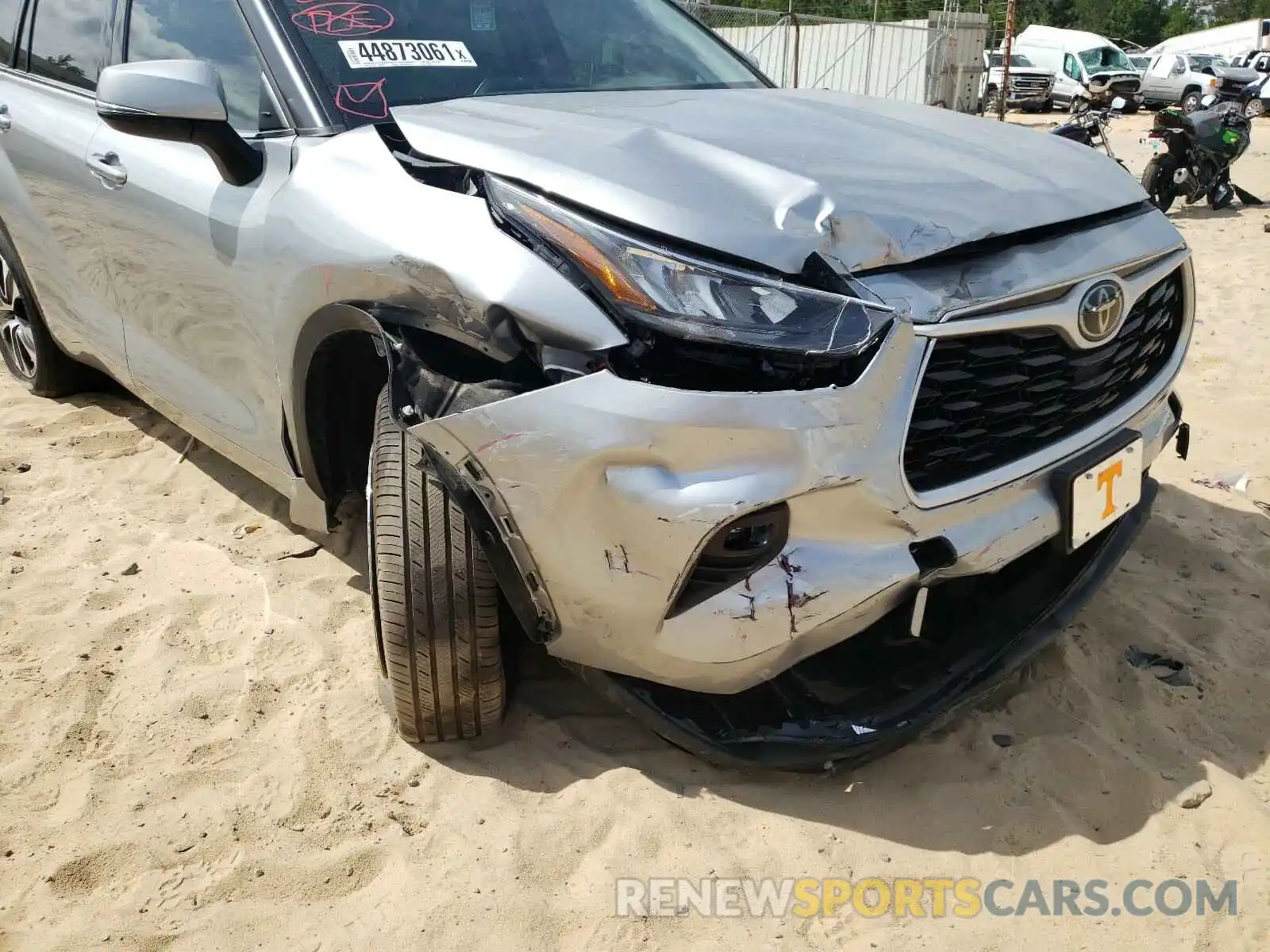 9 Photograph of a damaged car 5TDGZRAH1LS022121 TOYOTA HIGHLANDER 2020