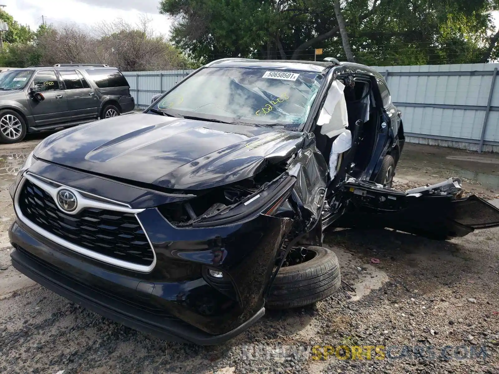 2 Photograph of a damaged car 5TDGZRAH1LS502708 TOYOTA HIGHLANDER 2020