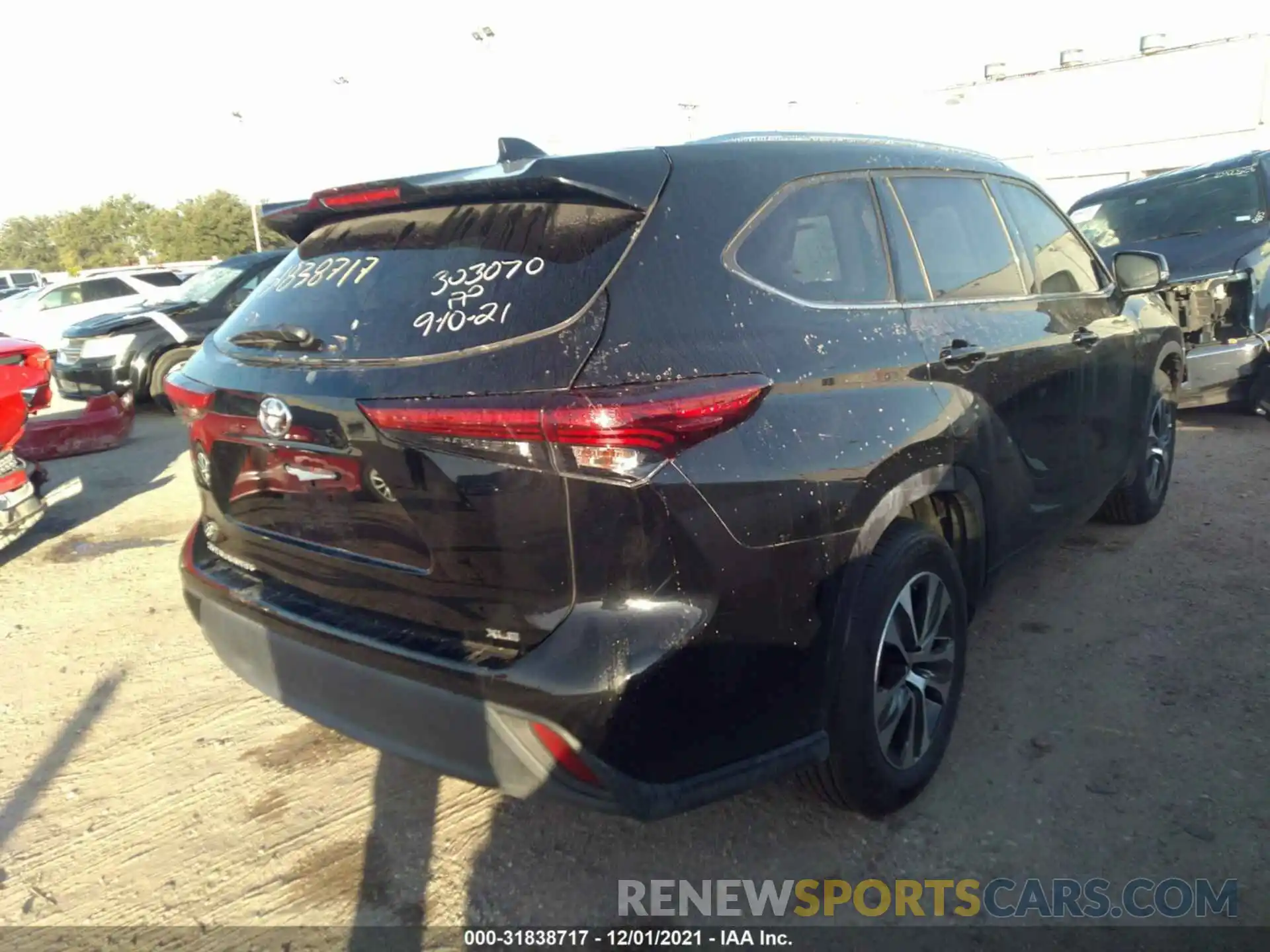 4 Photograph of a damaged car 5TDGZRAH1LS504992 TOYOTA HIGHLANDER 2020