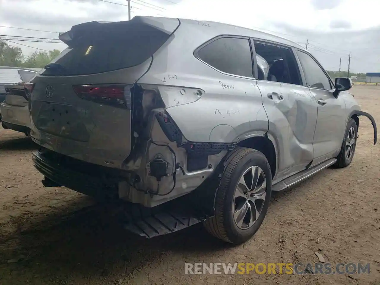 4 Photograph of a damaged car 5TDGZRAH1LS509917 TOYOTA HIGHLANDER 2020